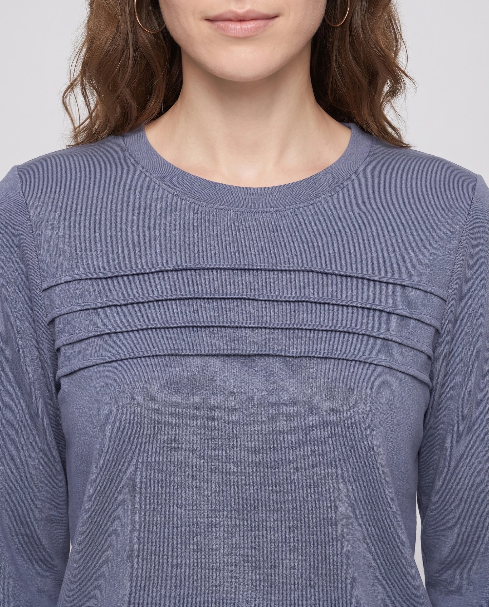 Ensemble haut col rond nervuré et pantalon large Maylis — Bleu — détail col rond et nervures