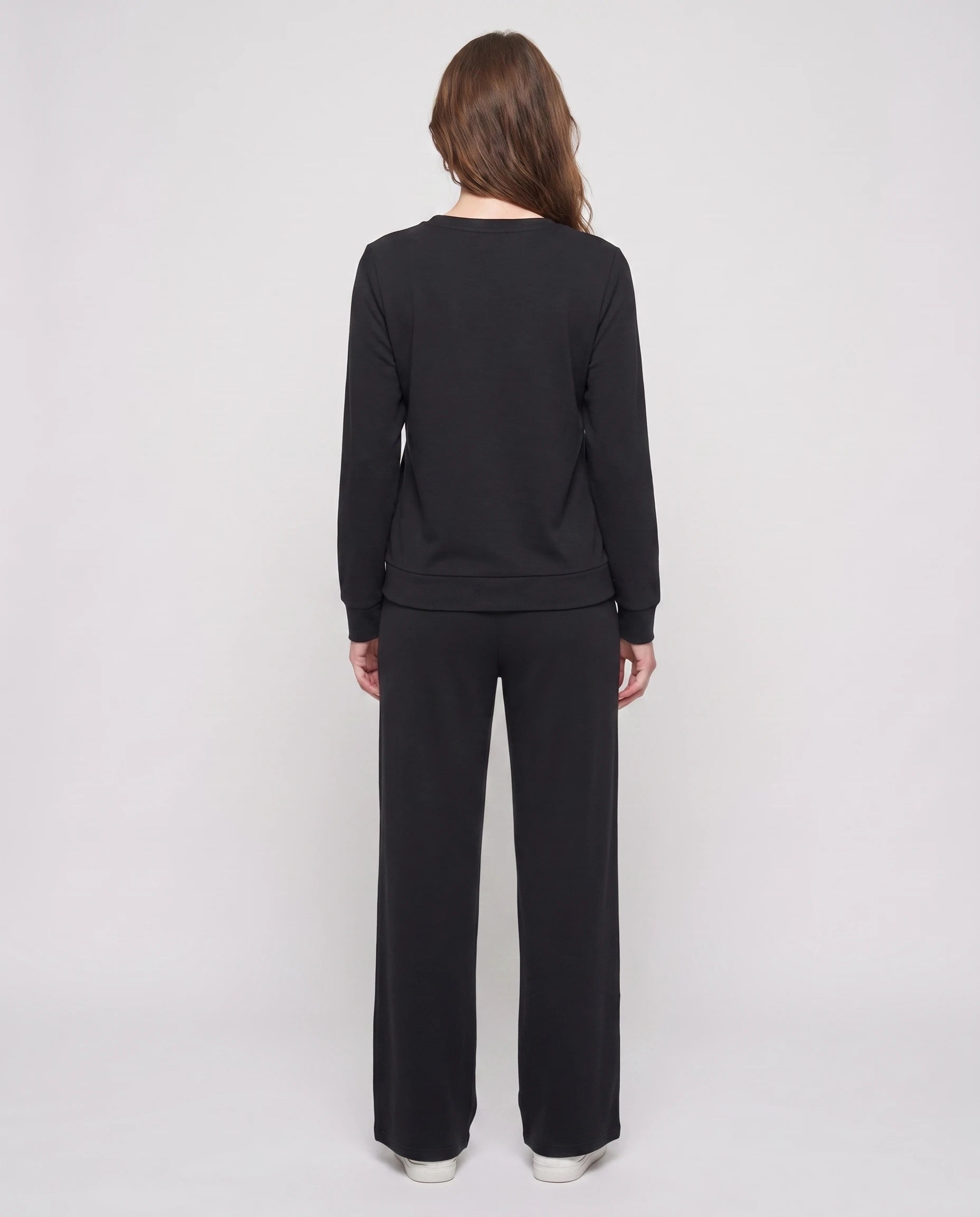 Ensemble haut col rond nervuré et pantalon large Maylis — Noir — vue dos studio