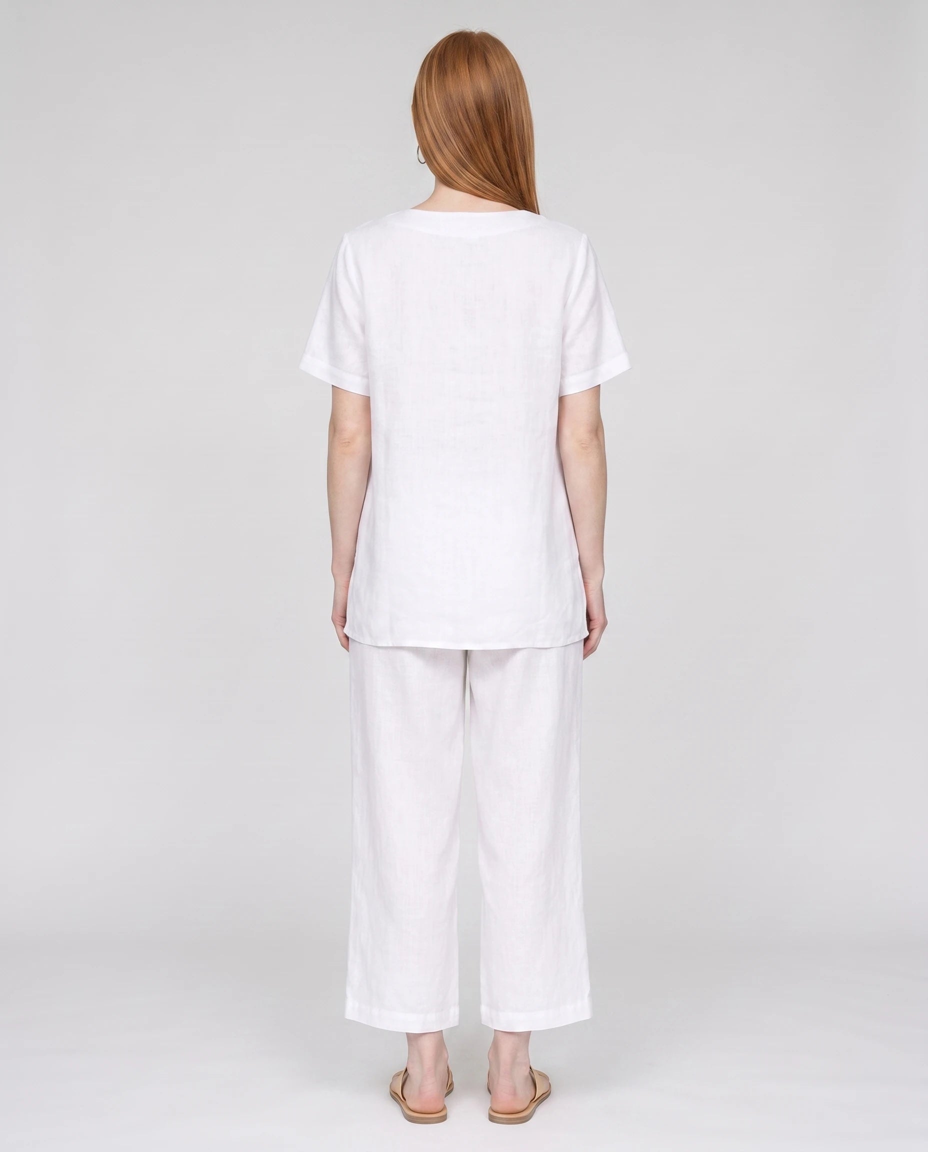 Ensemble tunique col V et pantalon 7/8 en coton-lin Ismérie — Blanc — vue dos studio