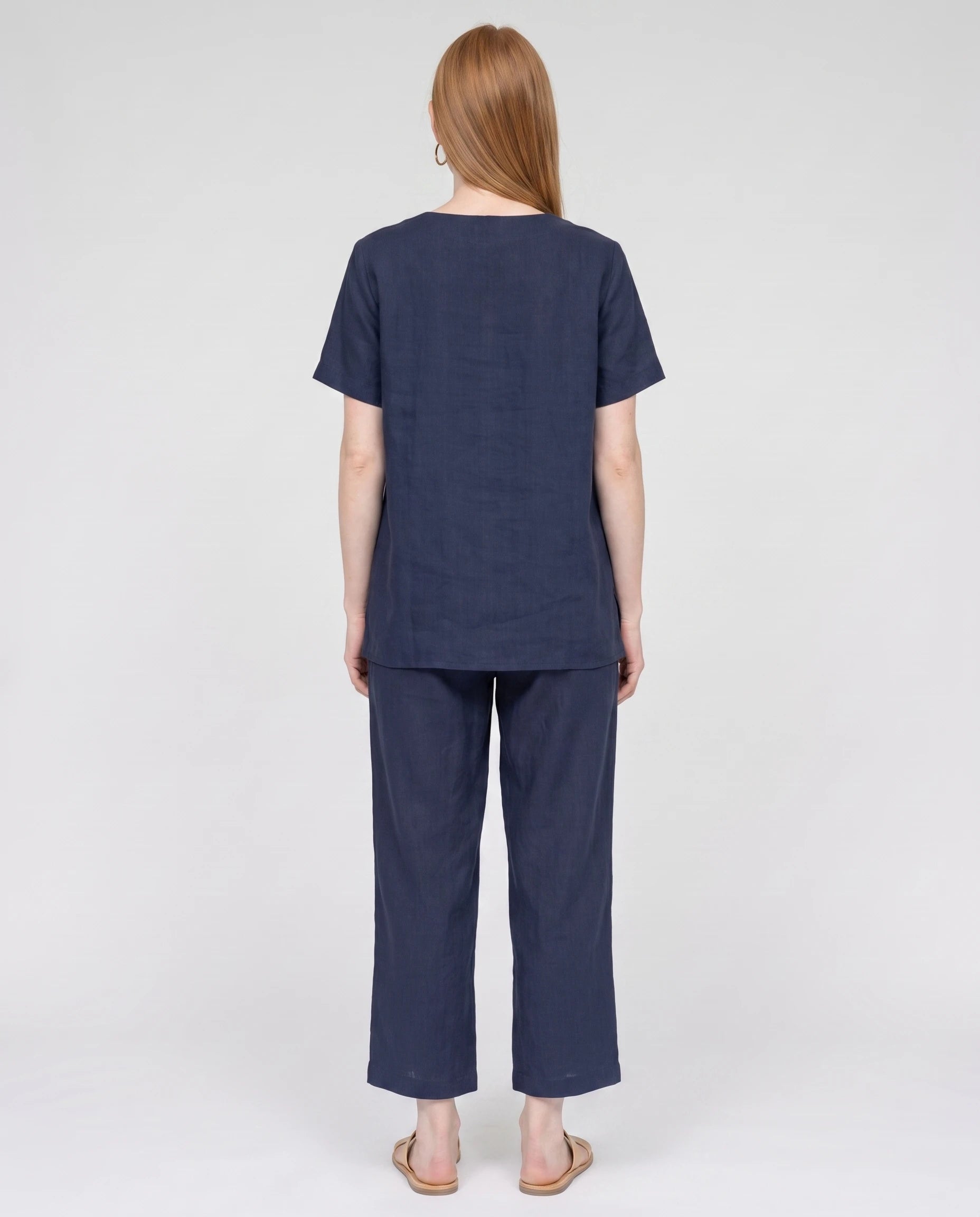 Ensemble tunique col V et pantalon 7/8 en coton-lin Ismérie — Bleu Marine — vue dos studio