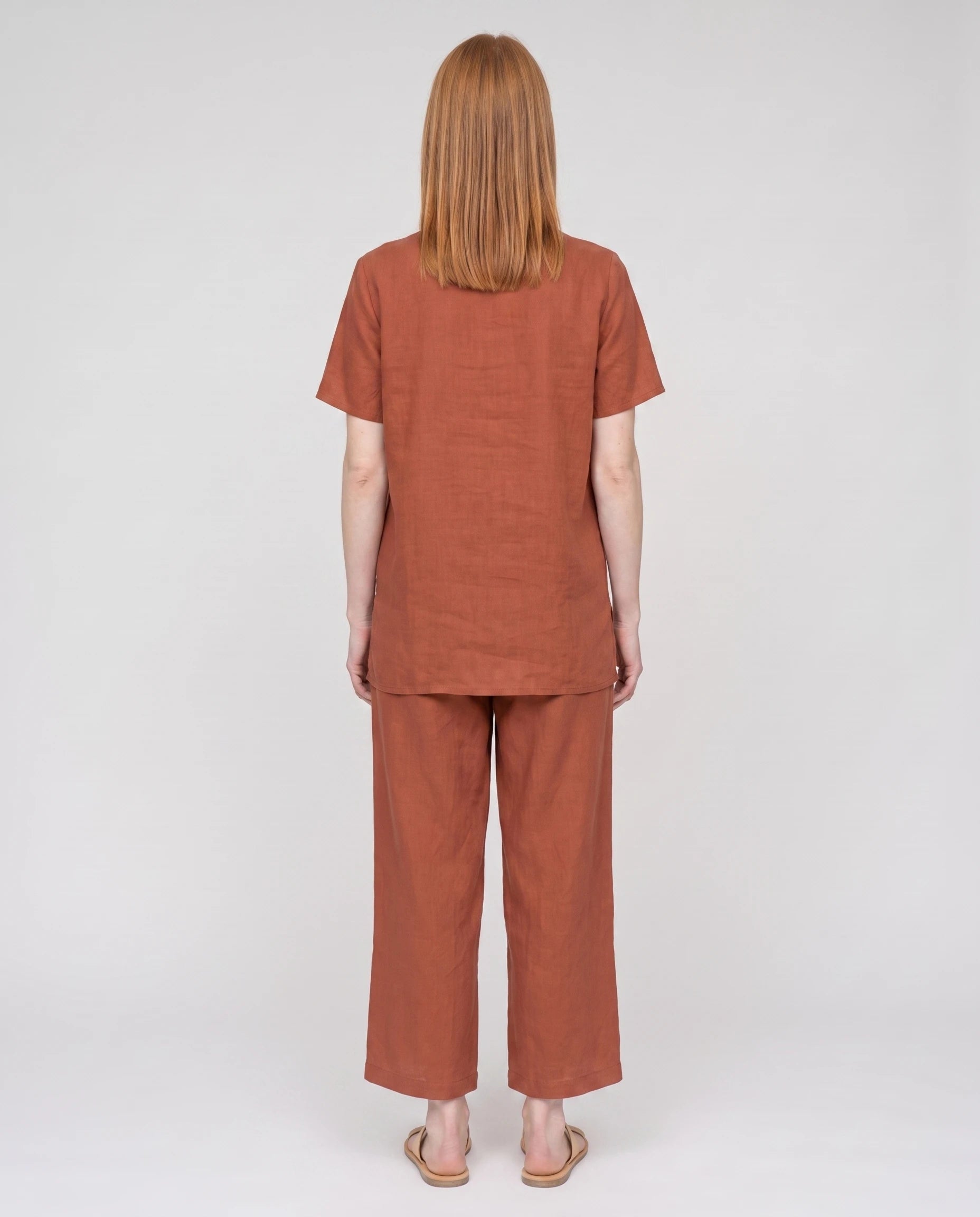 Ensemble tunique col V et pantalon 7/8 en coton-lin Ismérie — Terracotta — vue dos studio