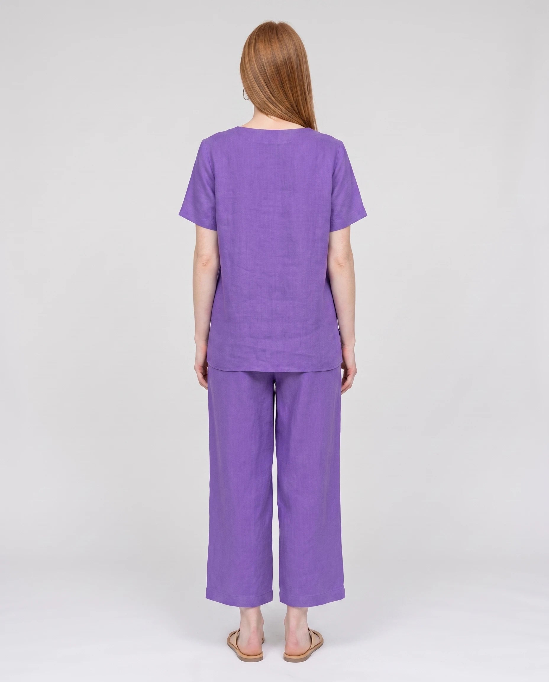 Ensemble tunique col V et pantalon 7/8 en coton-lin Ismérie — Violet — vue dos studio