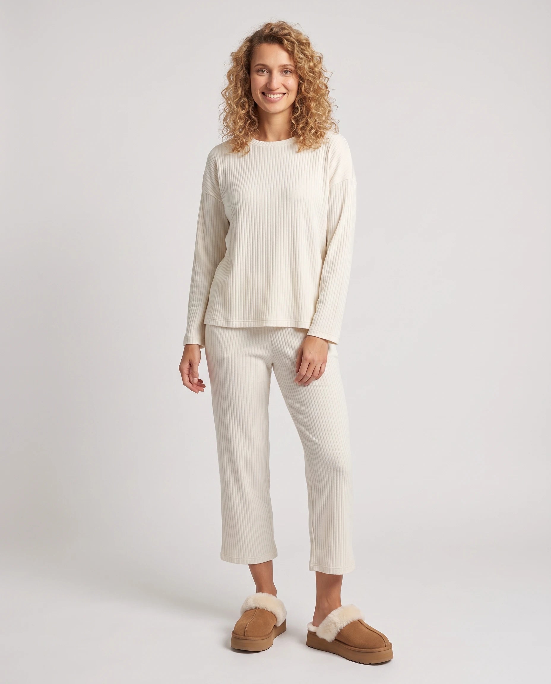 Mules cocooning à plateforme et col fourrure Zita — Camel, portées en plein pied studio