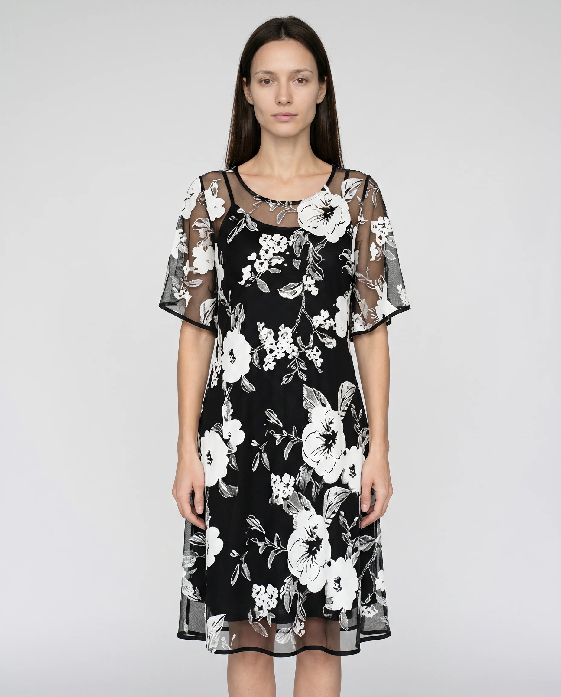 Robe Sidonie noire vue de face studio