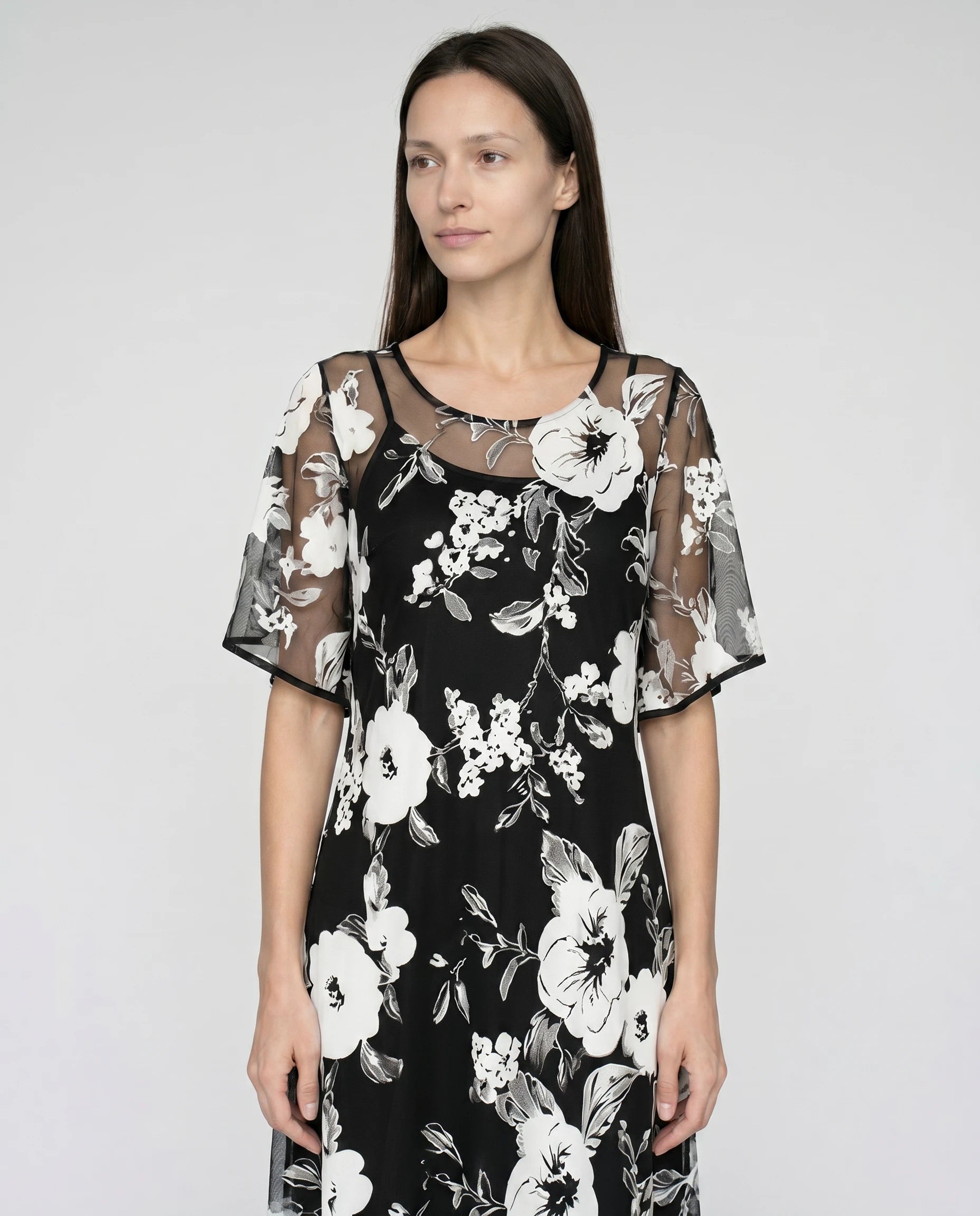 Robe Sidonie noire detail encolure et manches papillon