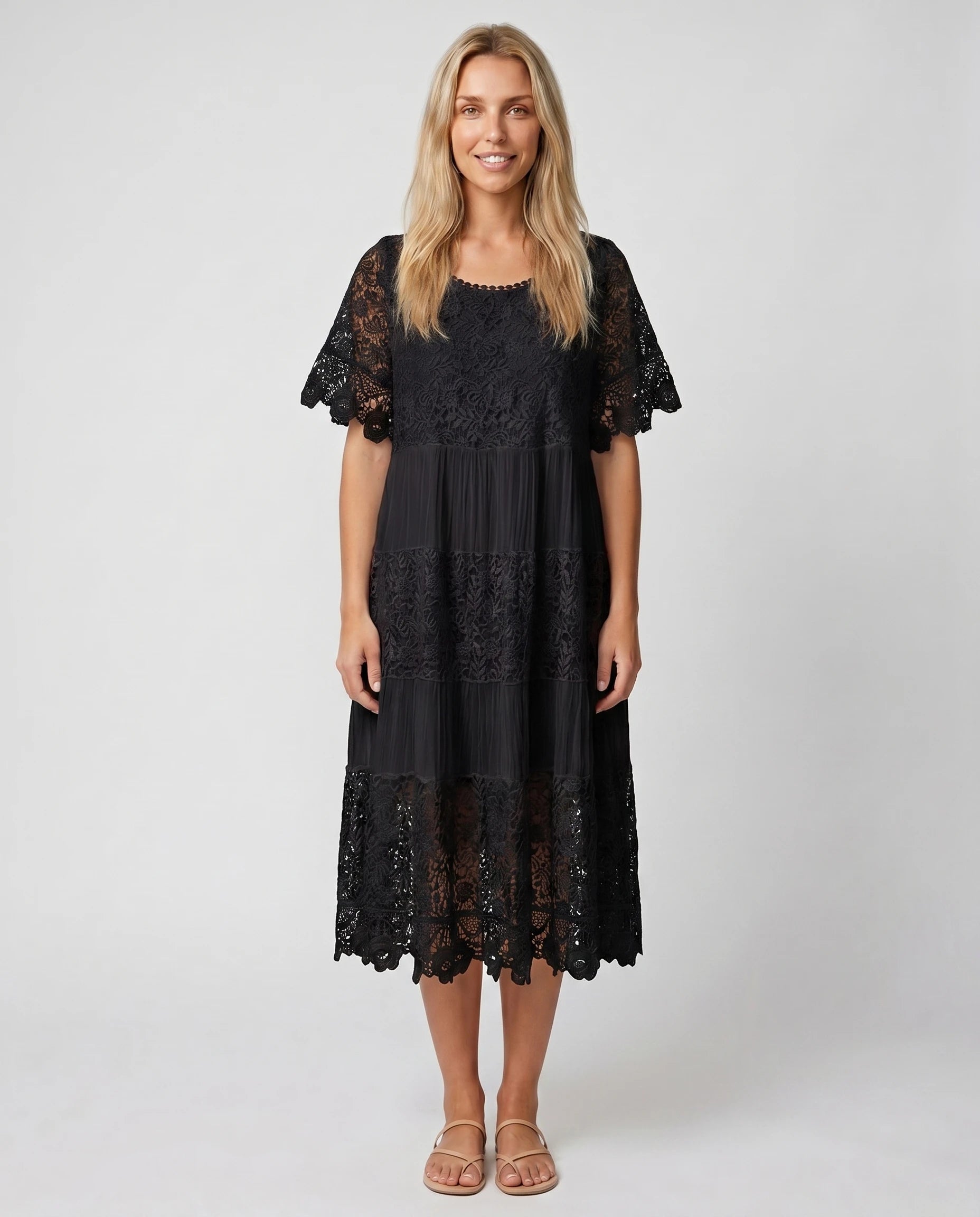 Robe midi en dentelle noire studio face
