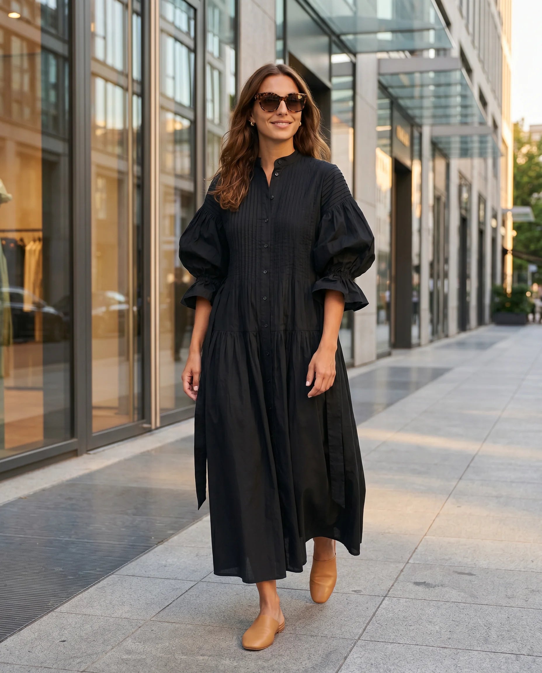 Robe longue chemise noire - lifestyle rue europeenne golden hour