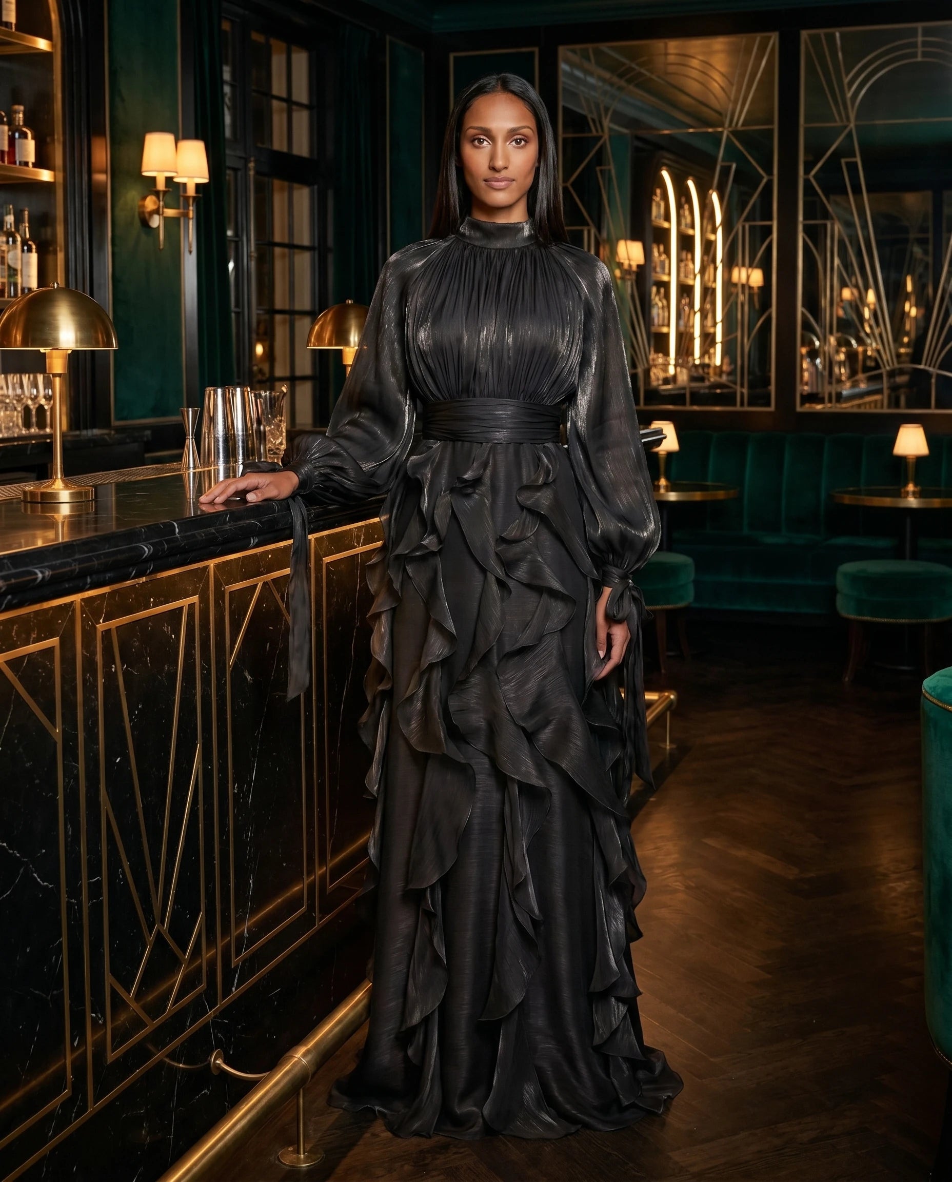 Robe de soiree longue a volants noire bar art deco