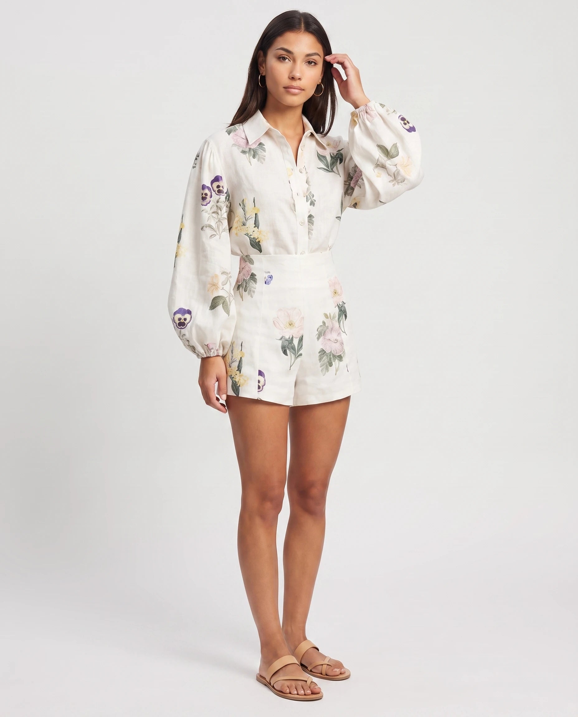 Ensemble chemise manches ballon et short fleuri — Paloma — Écru — vue portee
