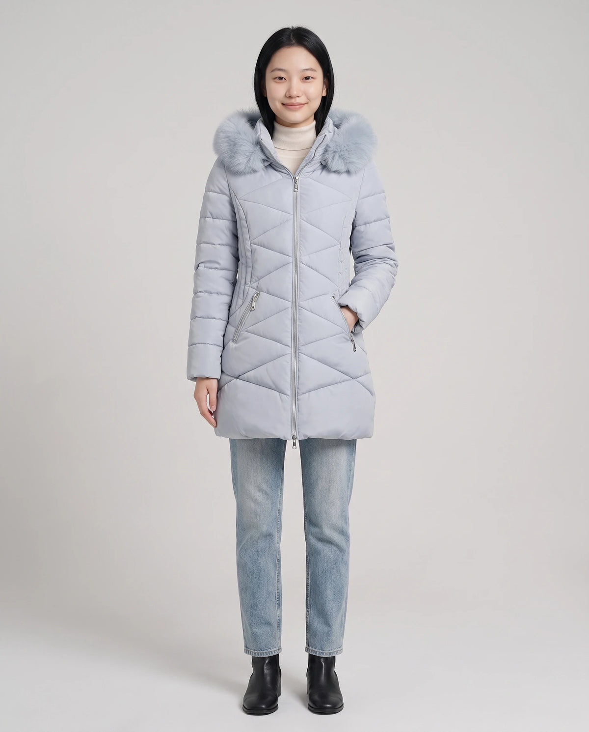 Halblange taillierte Parka mit Kunstfellkapuze Paola in Graublau, Vorderansicht in ganzer Länge, geschlossen