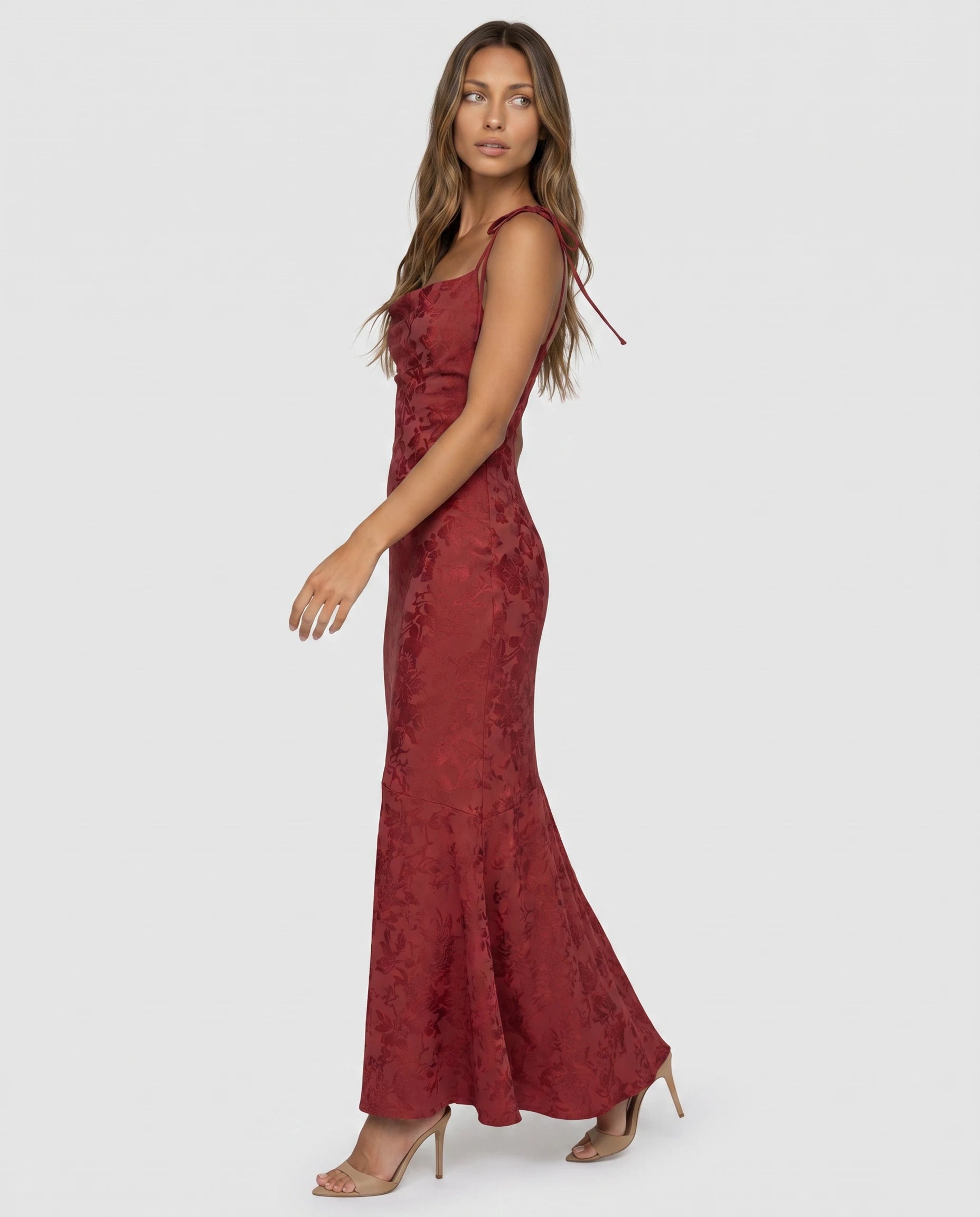 Robe longue jacquard rouge studio trois quarts