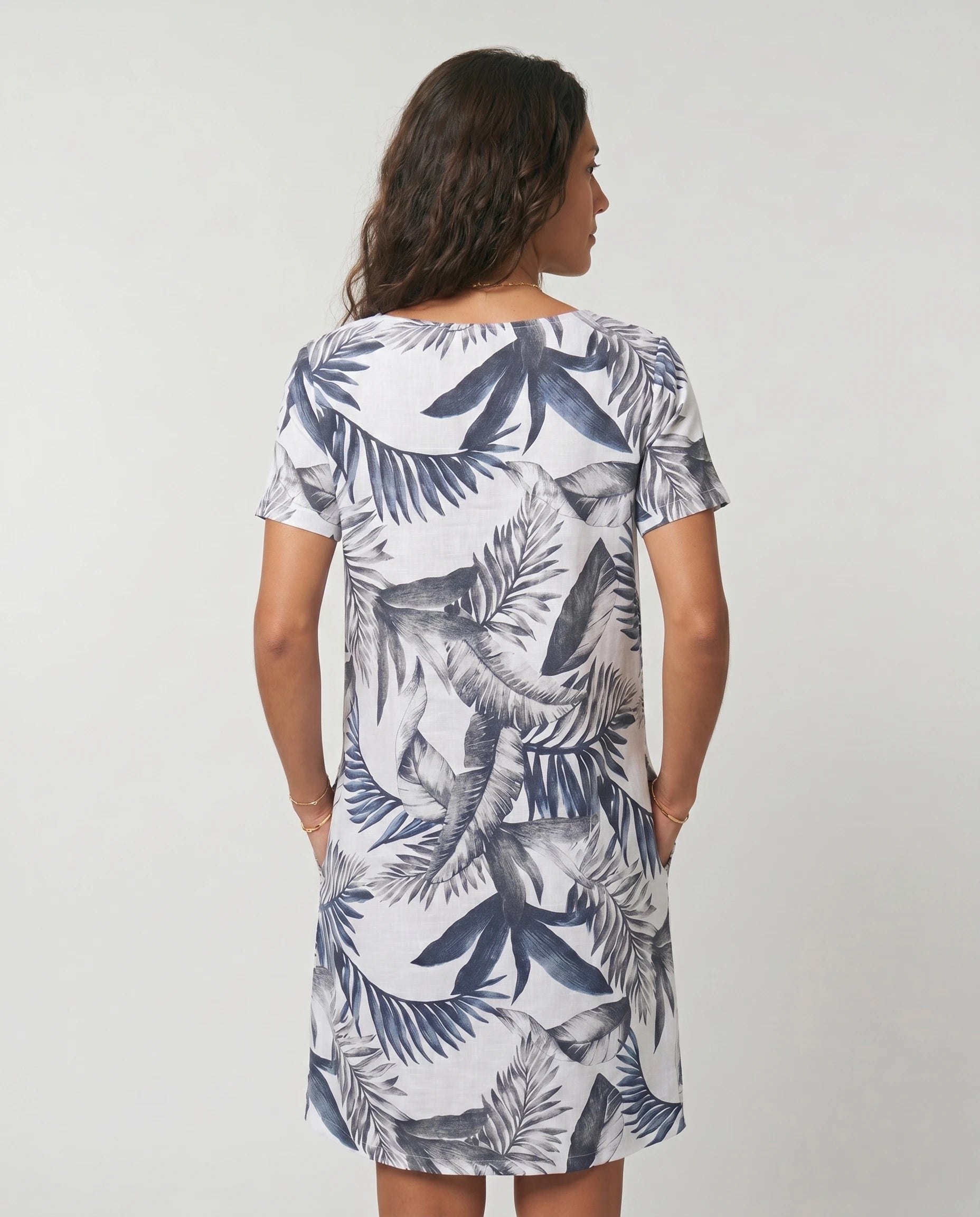 Robe courte imprimé botanique — coloris Blanc — vue de dos studio