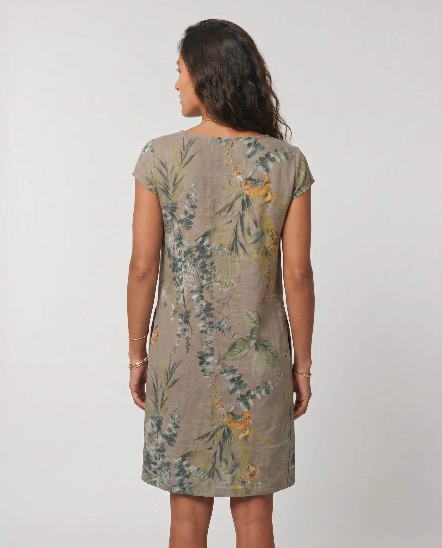 Robe courte imprimé botanique — coloris Kaki — vue de dos studio
