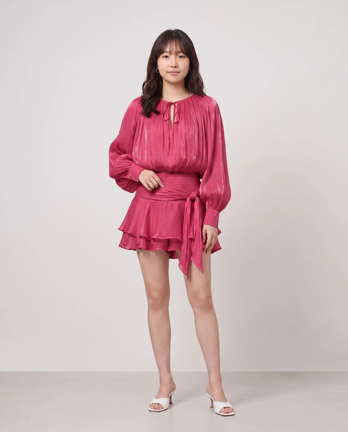 Robe courte tunique en mousseline à manches ballon Louna en Rose Framboise, vue de face en pied