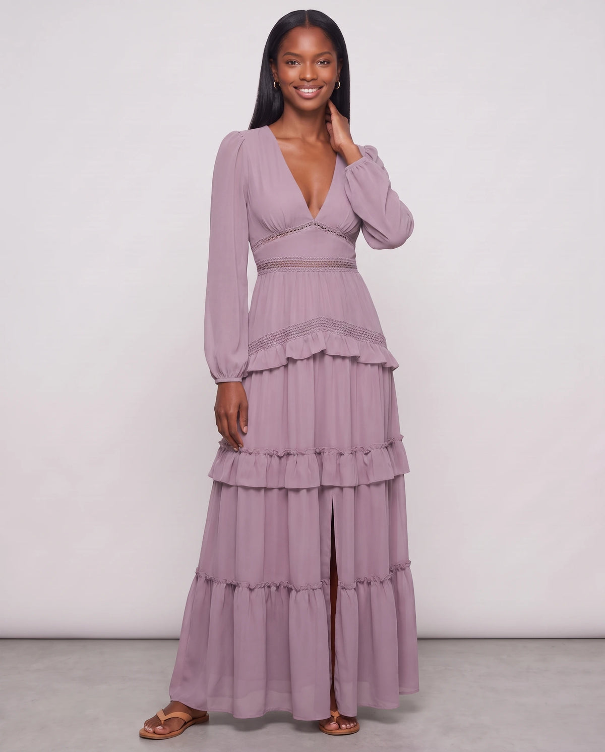 Langes Boho-Kleid mit Volants und Häkelborten Inaya in Puderlila, Dreiviertelansicht