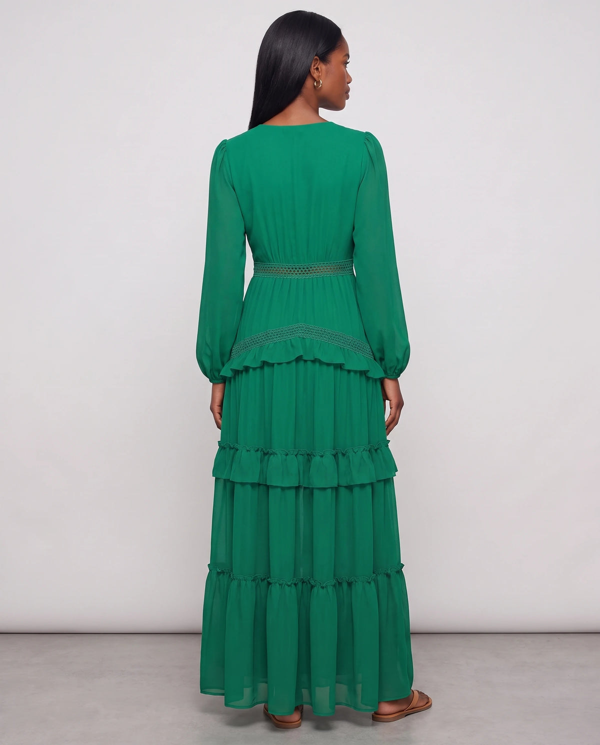Langes Boho-Kleid mit Volants und Häkelborten Inaya in Smaragdgrün, Rückansicht