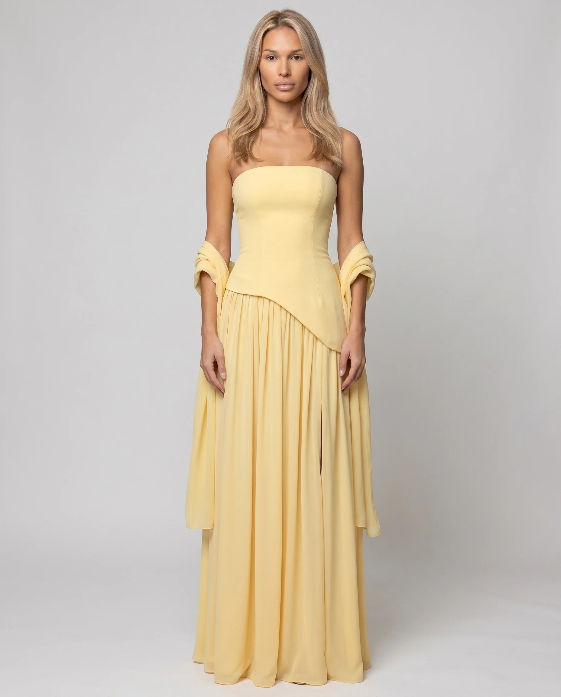 Robe longue bustier asymetrique jaune beurre, jupe chiffon fluide ceremonie (vue frontale studio)