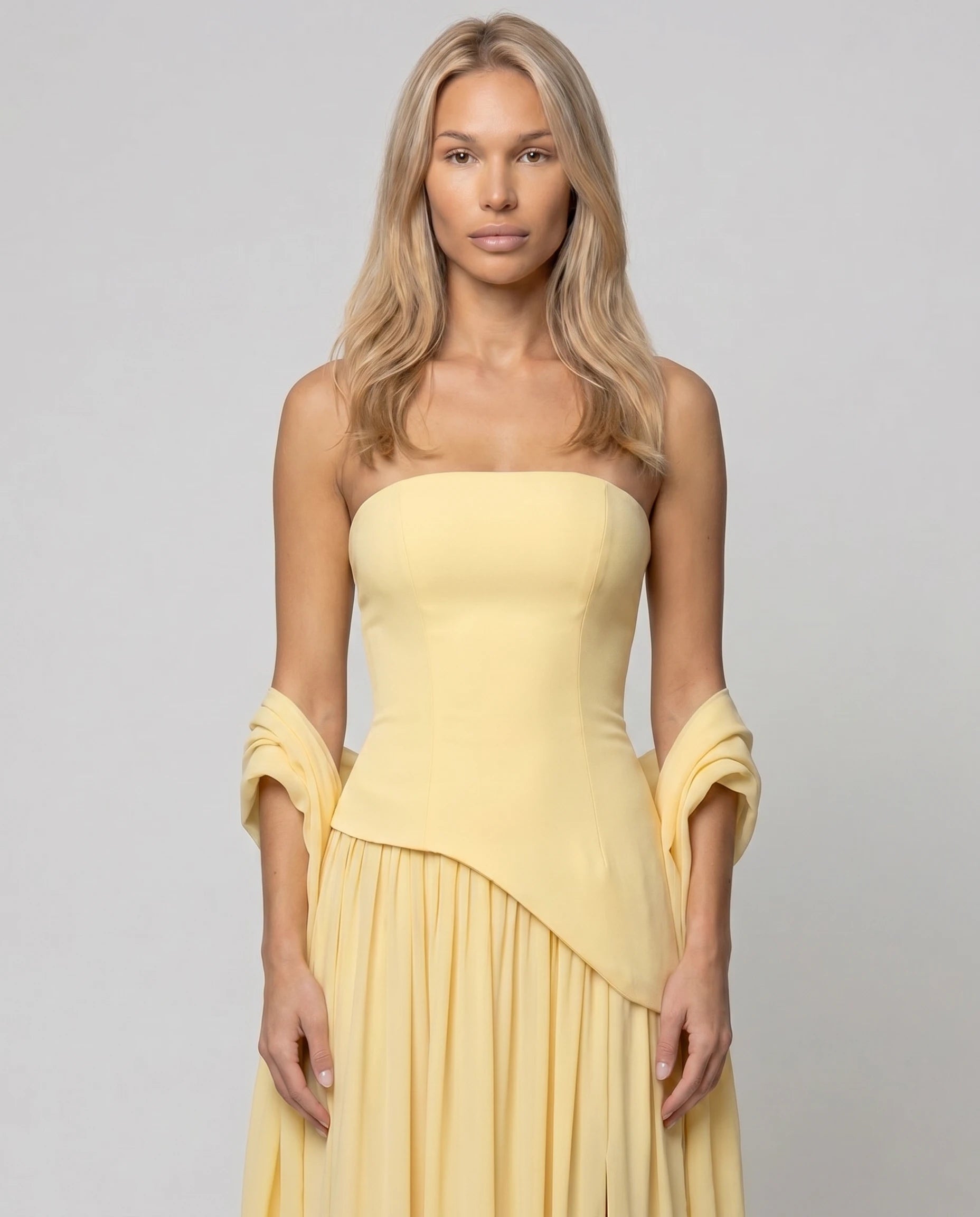 Robe longue bustier asymetrique jaune beurre, jupe chiffon fluide ceremonie (dÃ©tail buste sculptÃ©)