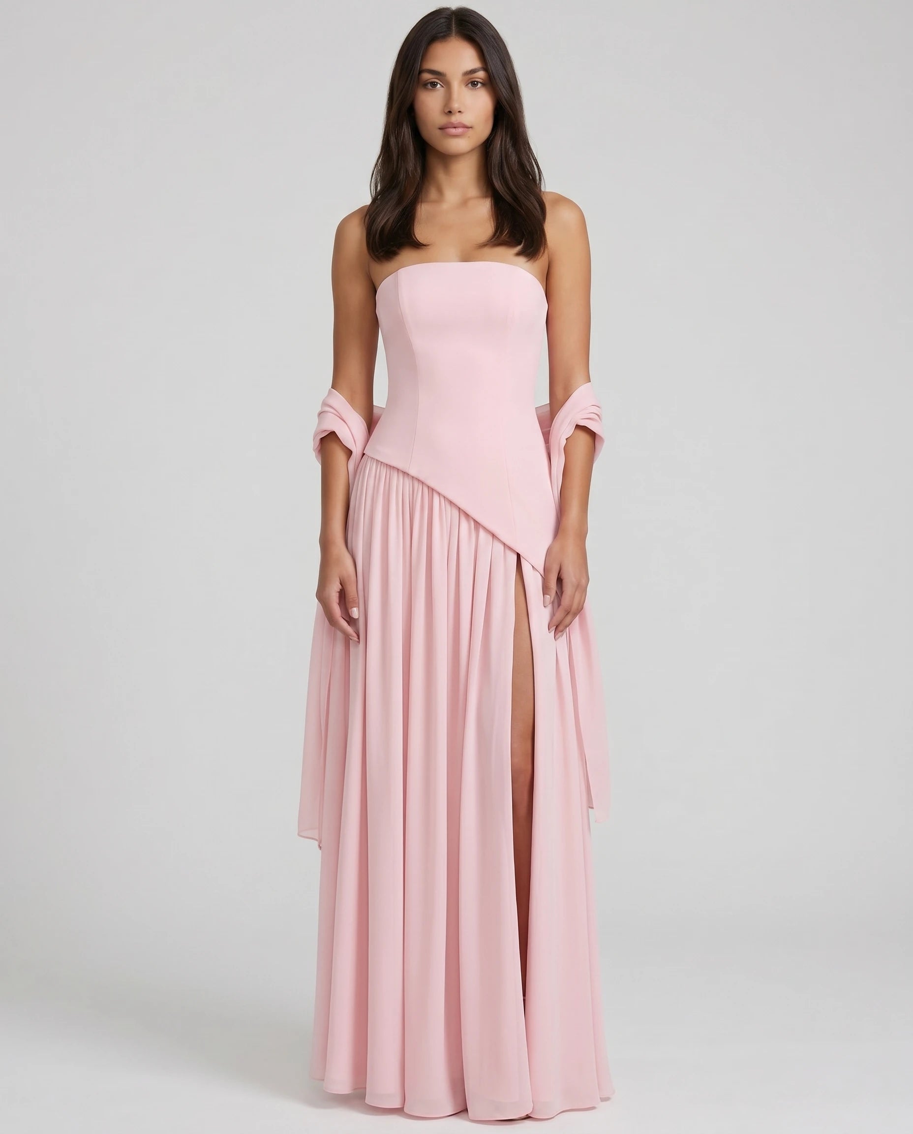 Robe longue bustier asymetrique rose poudre, echarpe chiffon assortie (vue frontale studio)