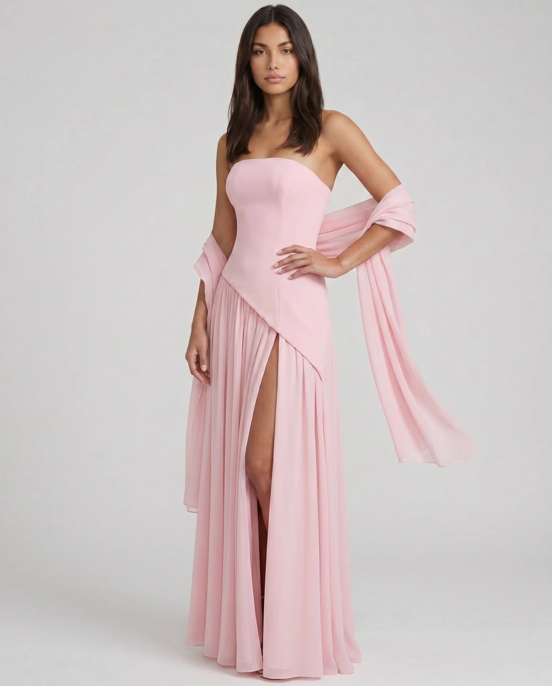 Robe longue bustier asymetrique rose poudre, echarpe chiffon assortie (vue trois-quarts plein pied)