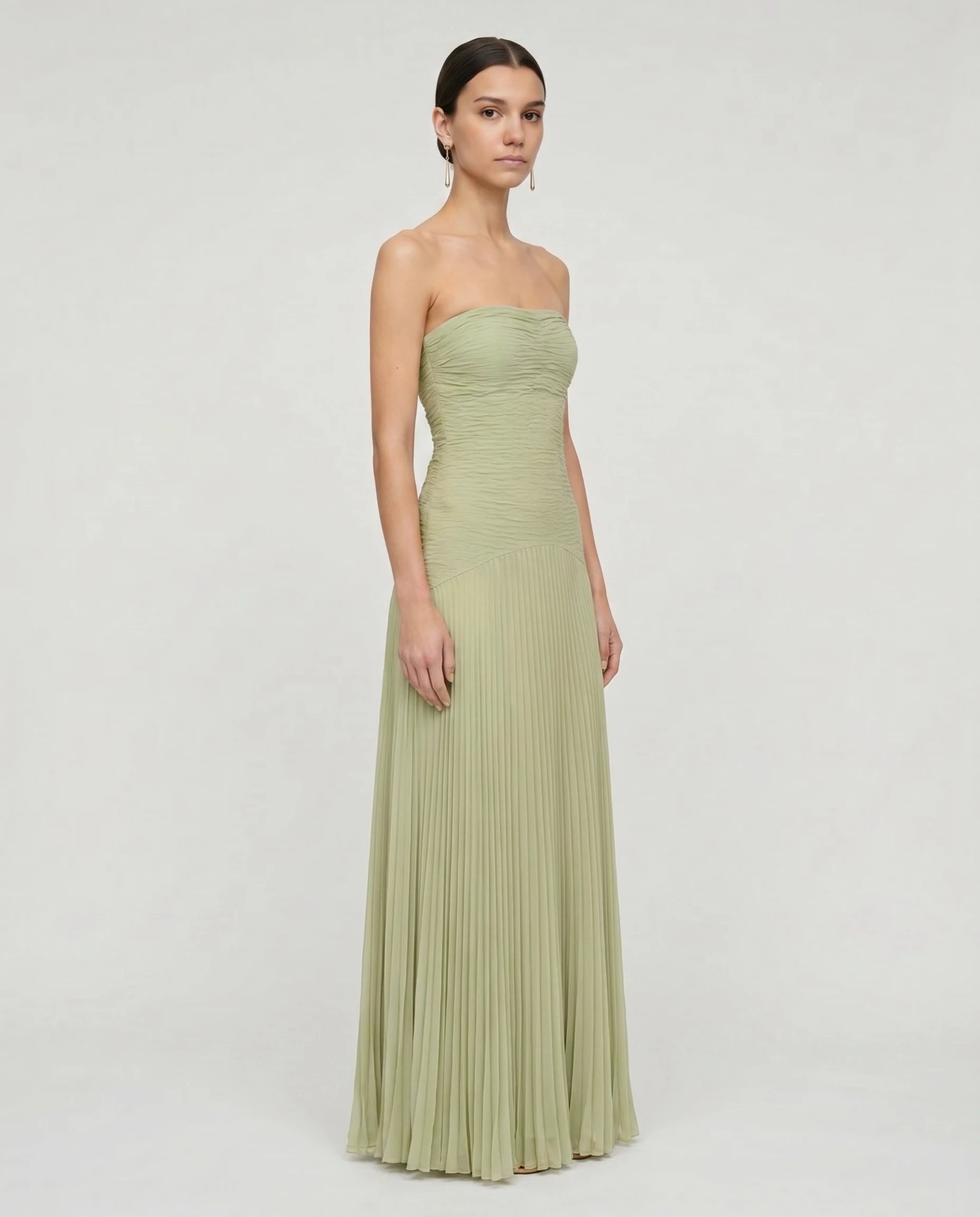 Robe longue bustier plissee Eloise - Vert Sauge - vue trois-quarts studio