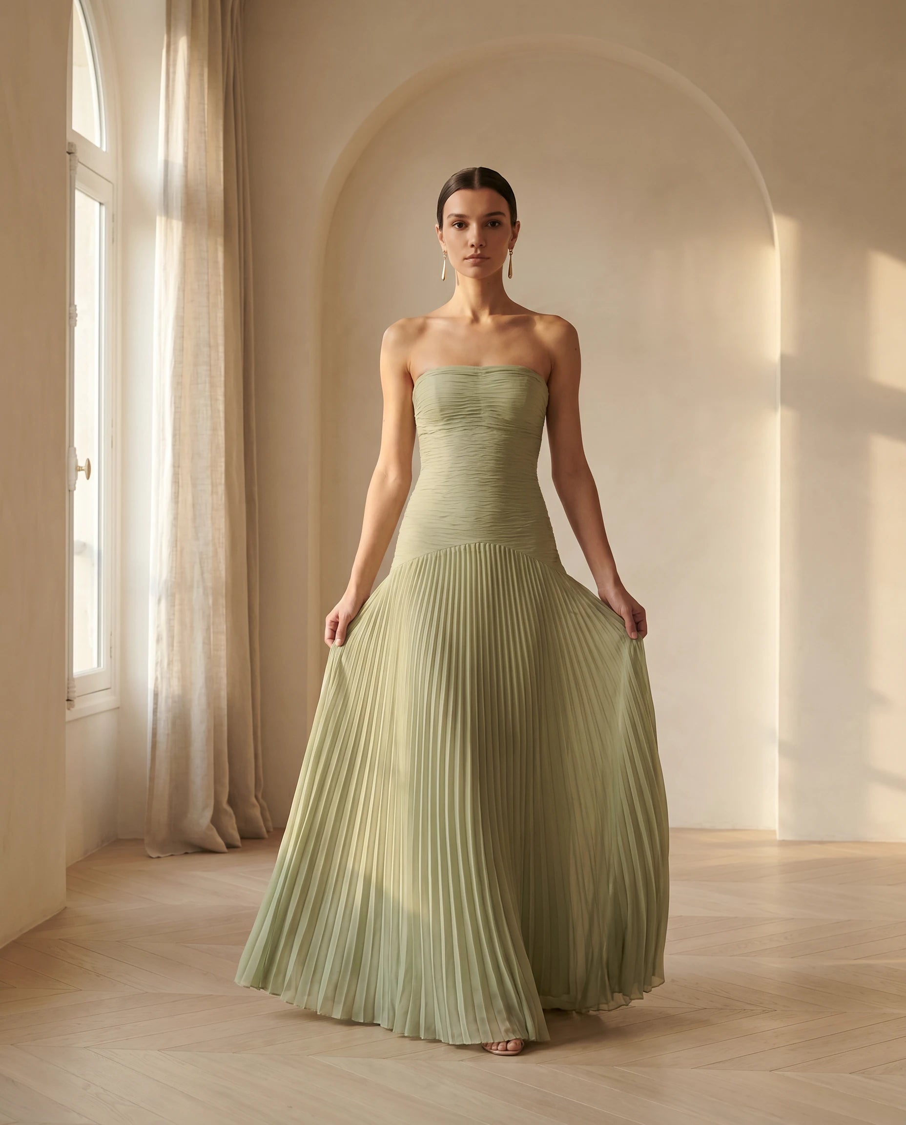 Robe longue bustier plissee Eloise - Vert Sauge - lifestyle galerie parisienne