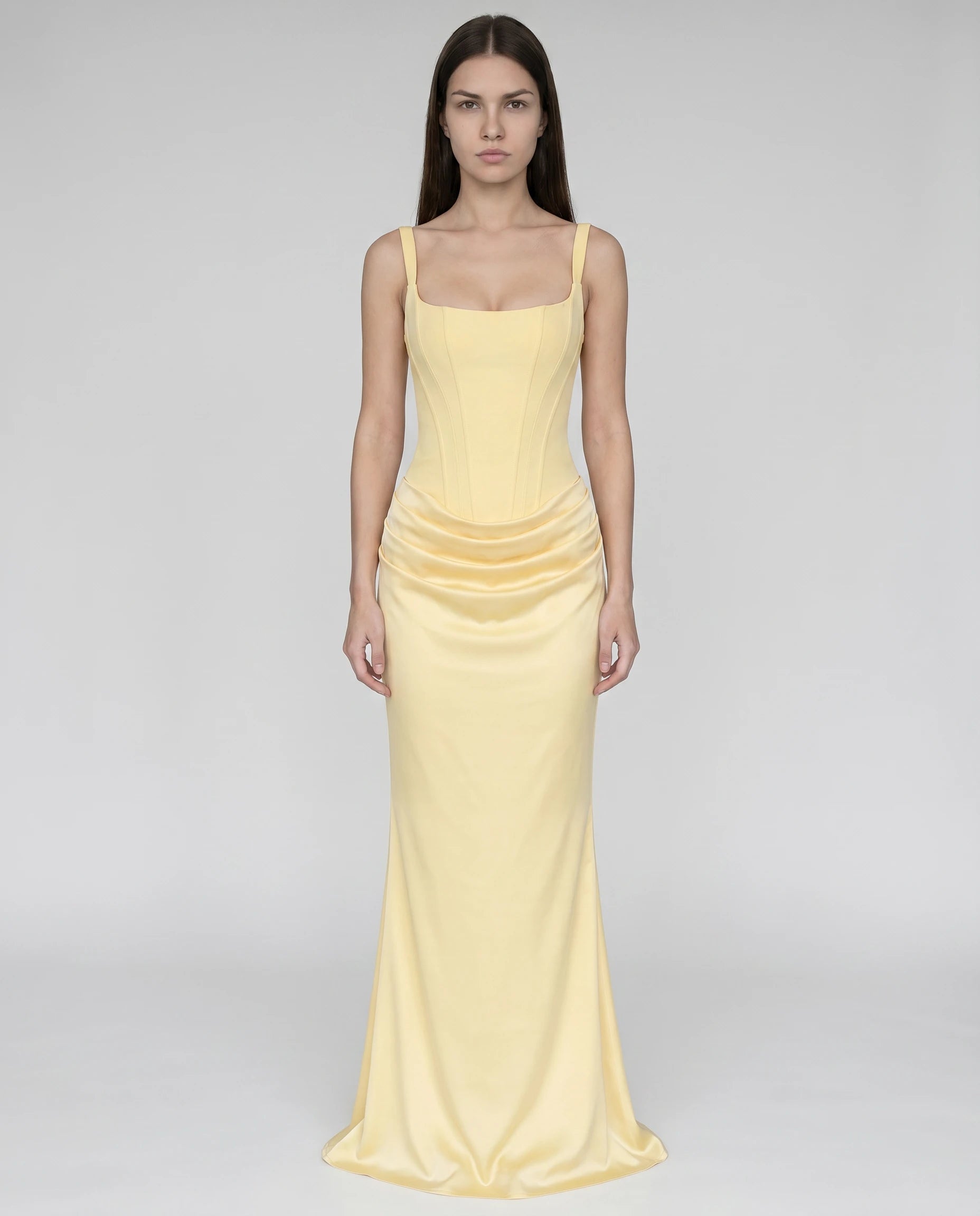 Robe longue corset jaune beurre en satin, dos lacÃ© ruban (vue frontale studio)