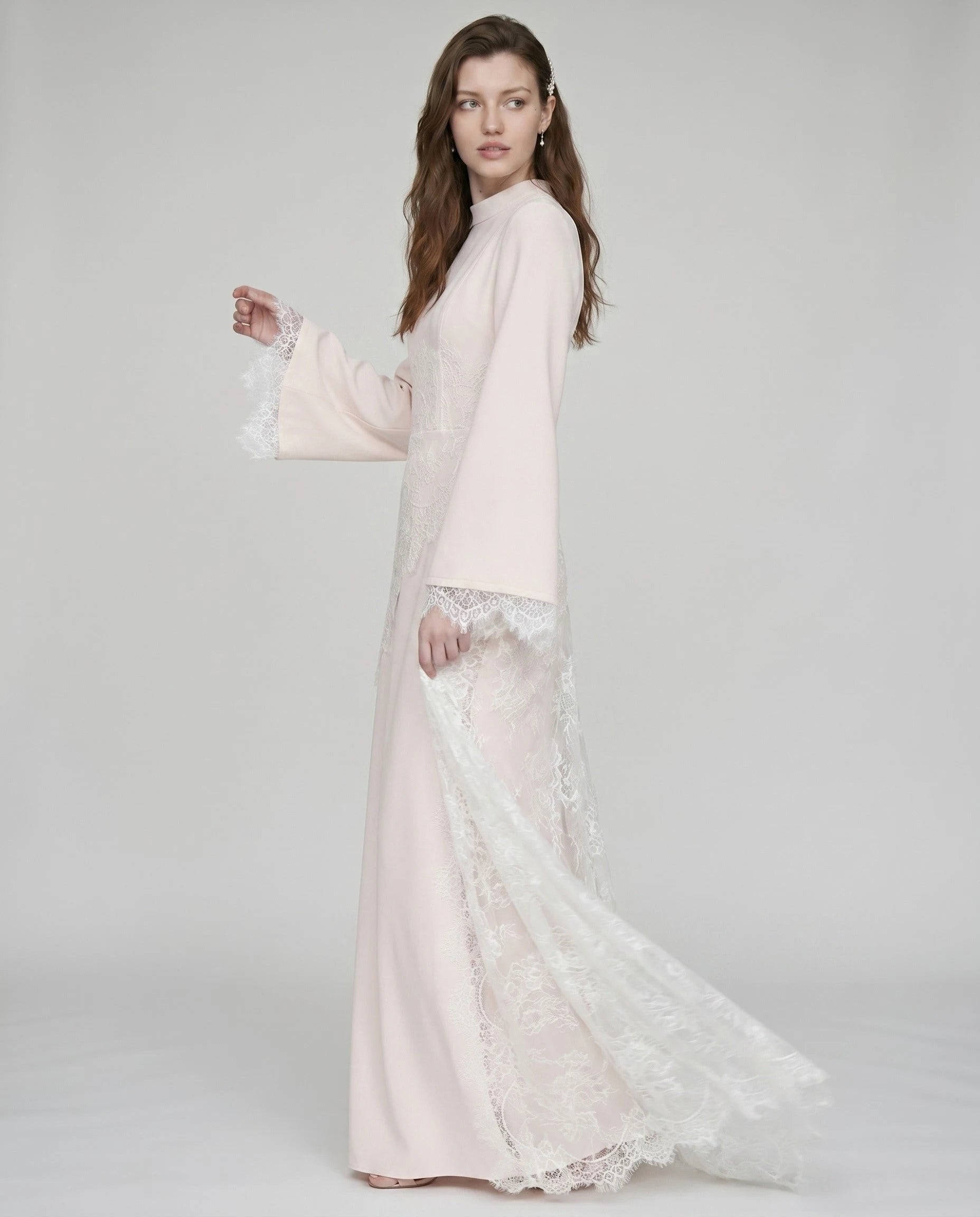 Robe longue dentelle Blanche - trois-quarts studio