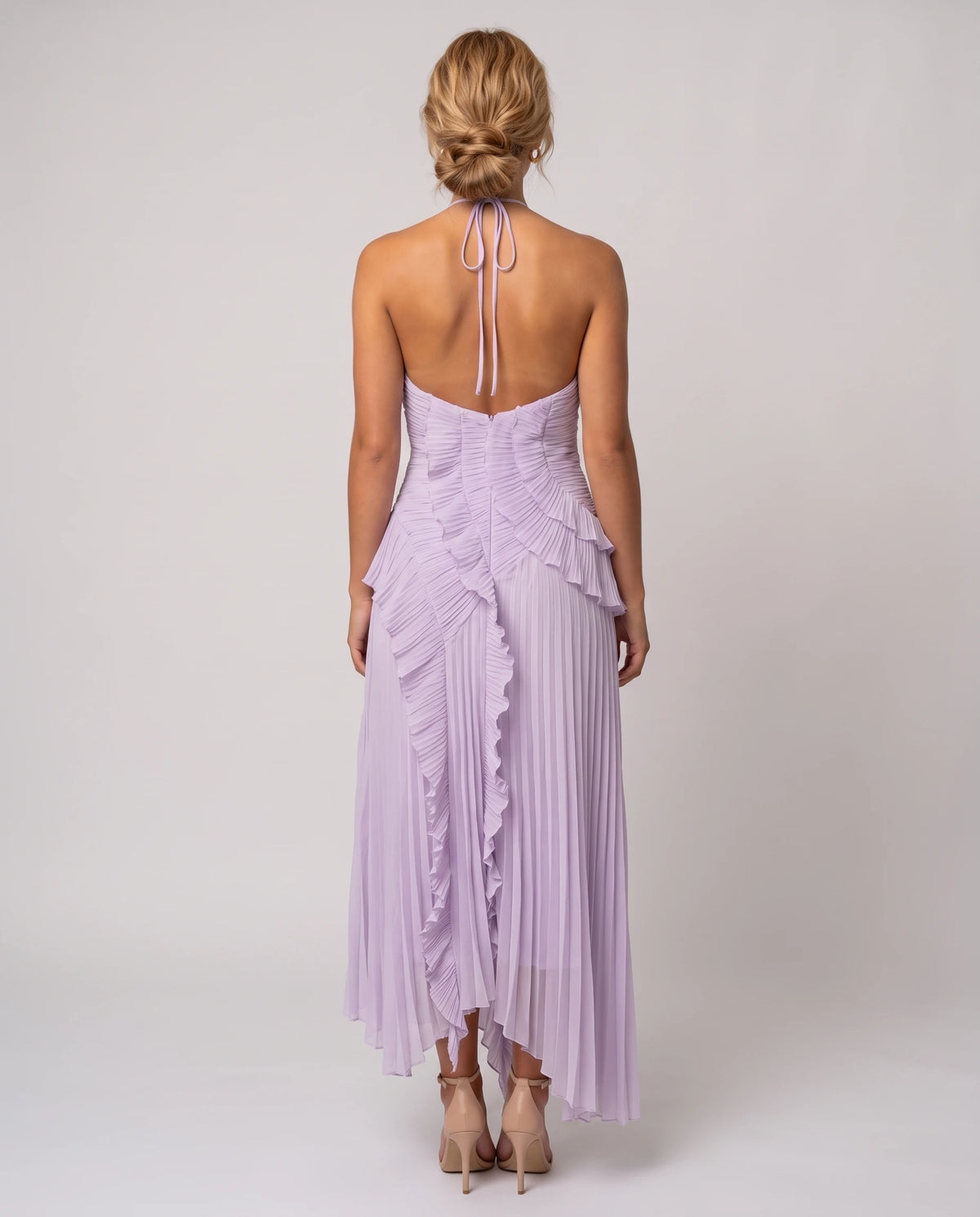 Langes Neckholder-Plisseekleid mit Volants Clélia in Flieder, Rückansicht