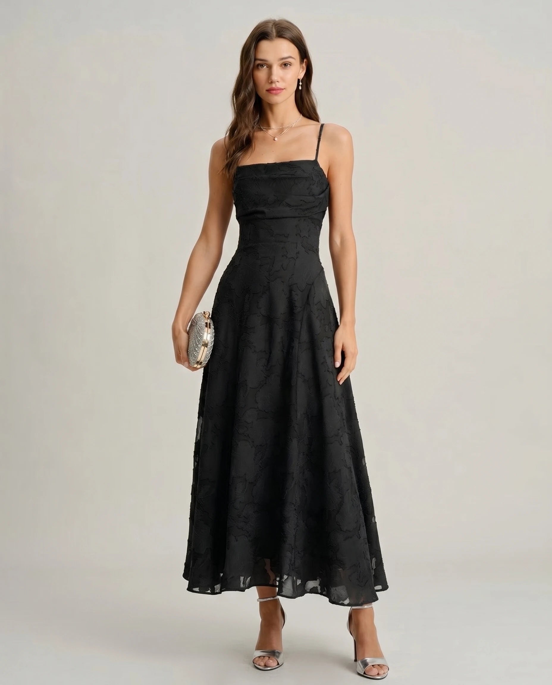 Robe longue jacquard Victoire coloris noir, vue studio