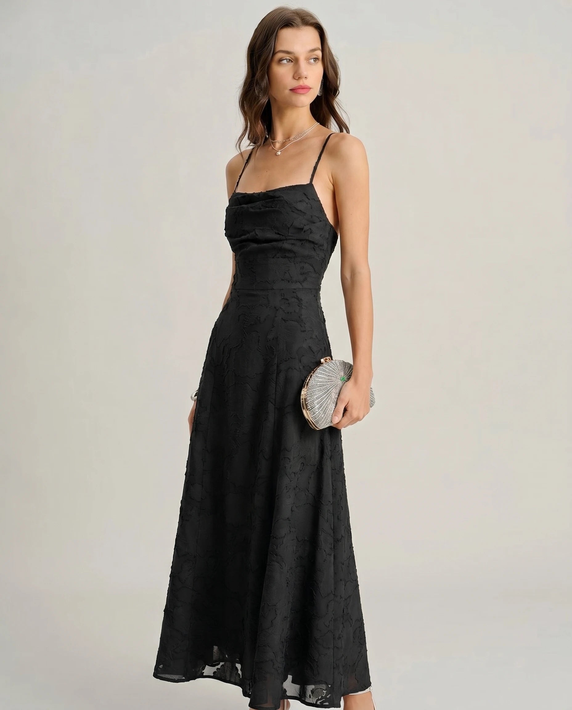 Robe longue jacquard Victoire noire, vue trois-quarts