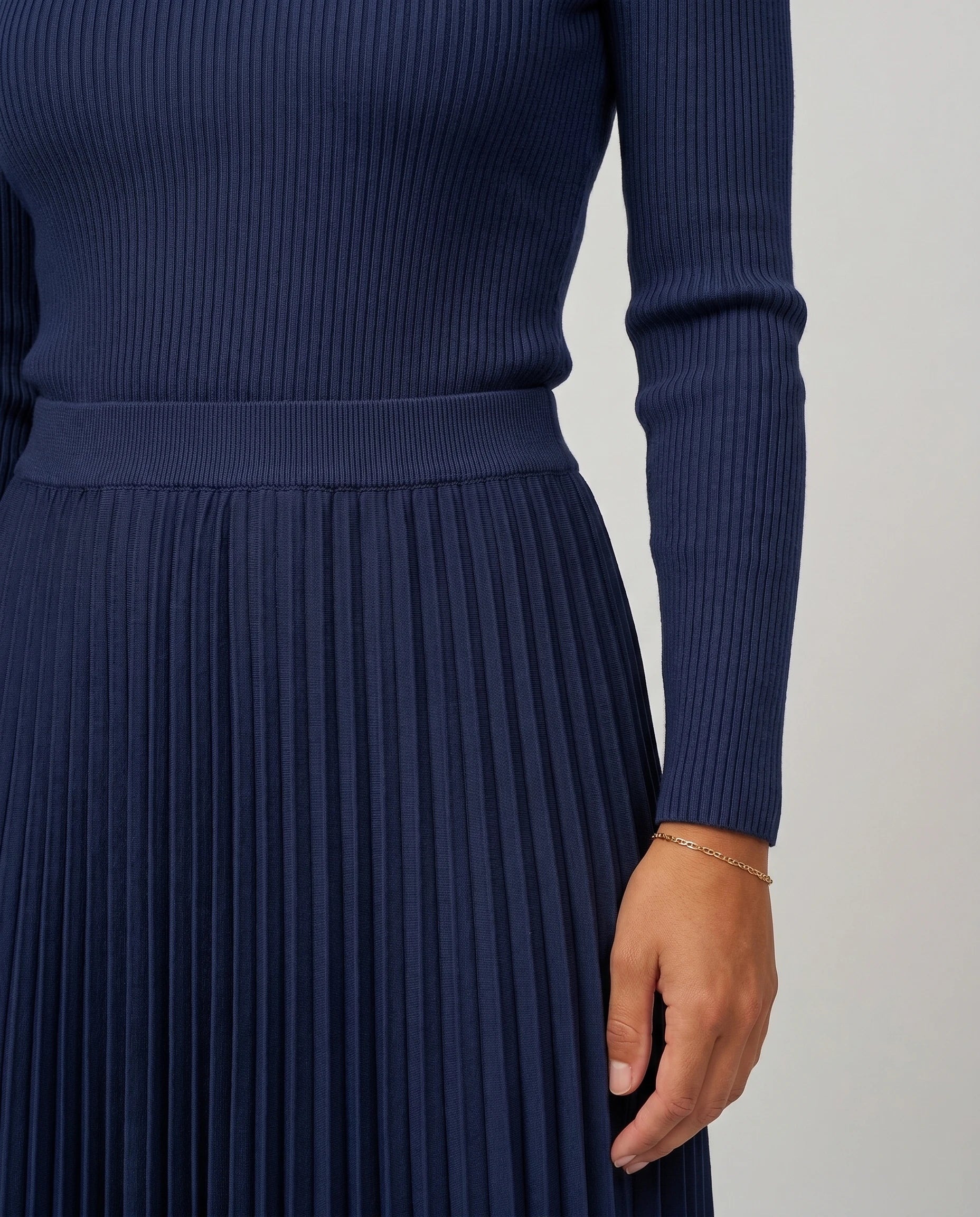 Detail de la taille elastique et du plisse, robe Colette bleu marine