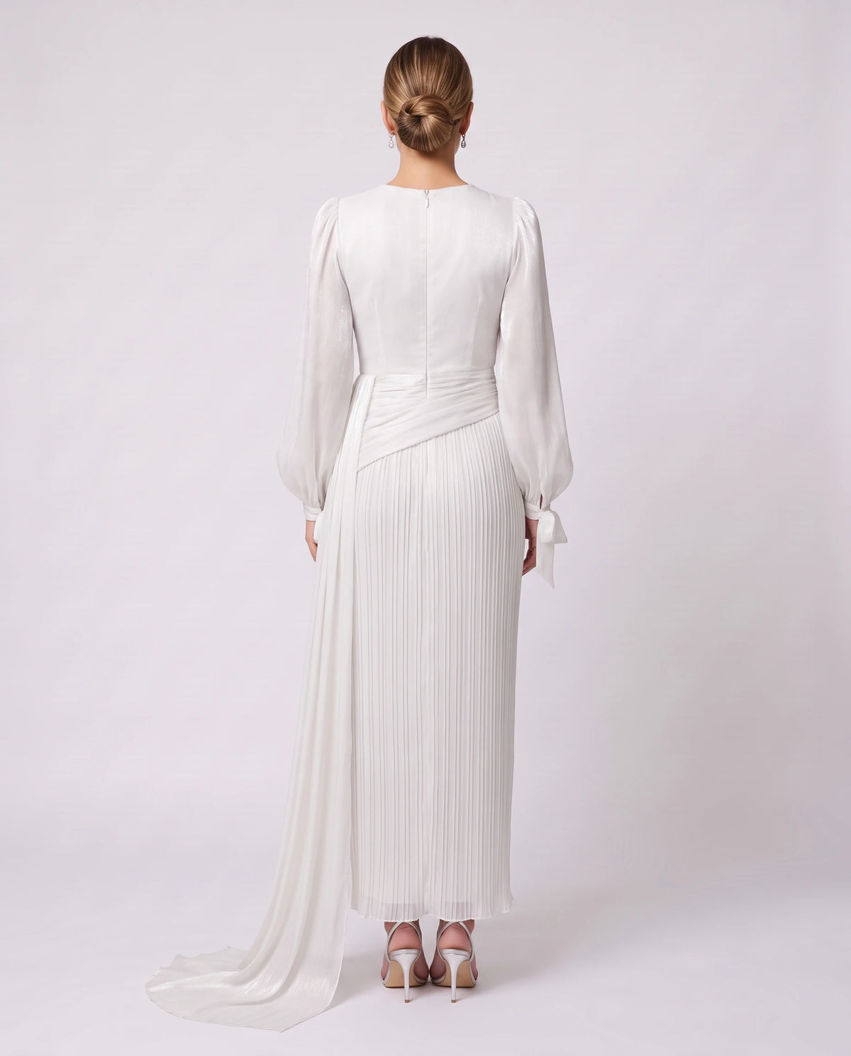 Robe longue plissée drapée à manches lanterne Élia en Blanc, vue de dos