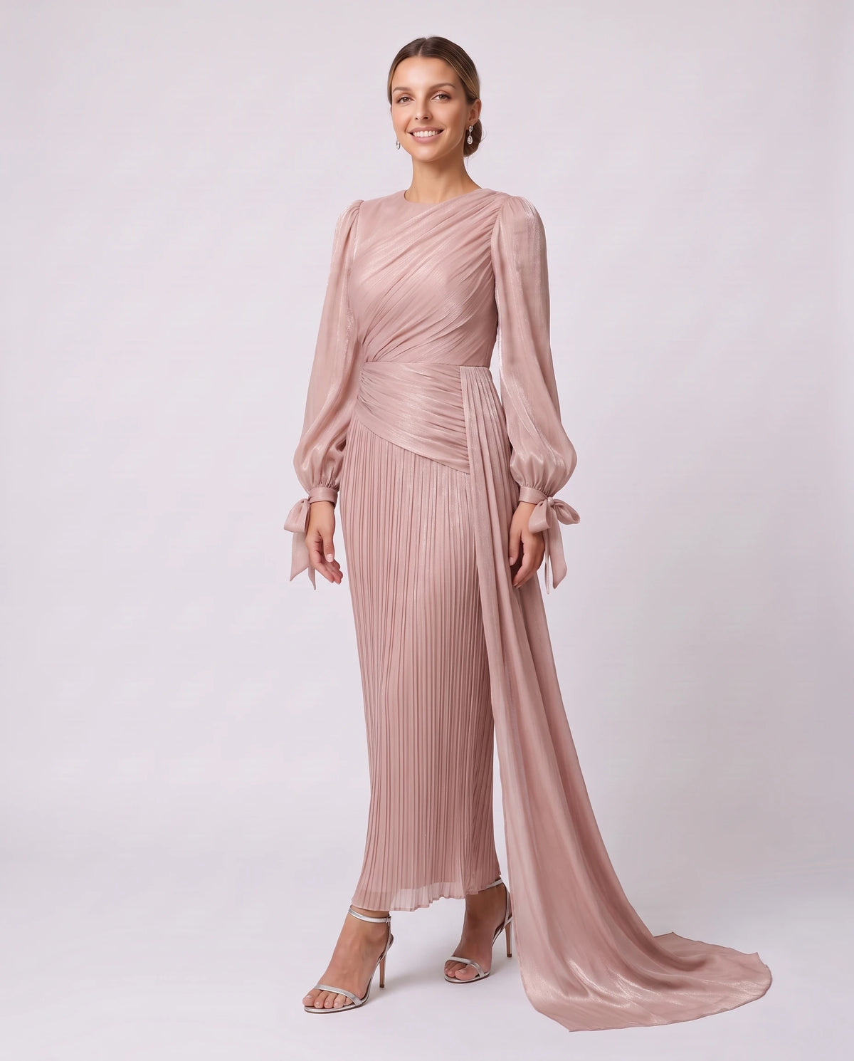 Robe longue plissée drapée à manches lanterne Élia en Rose Poudré, vue de trois quarts