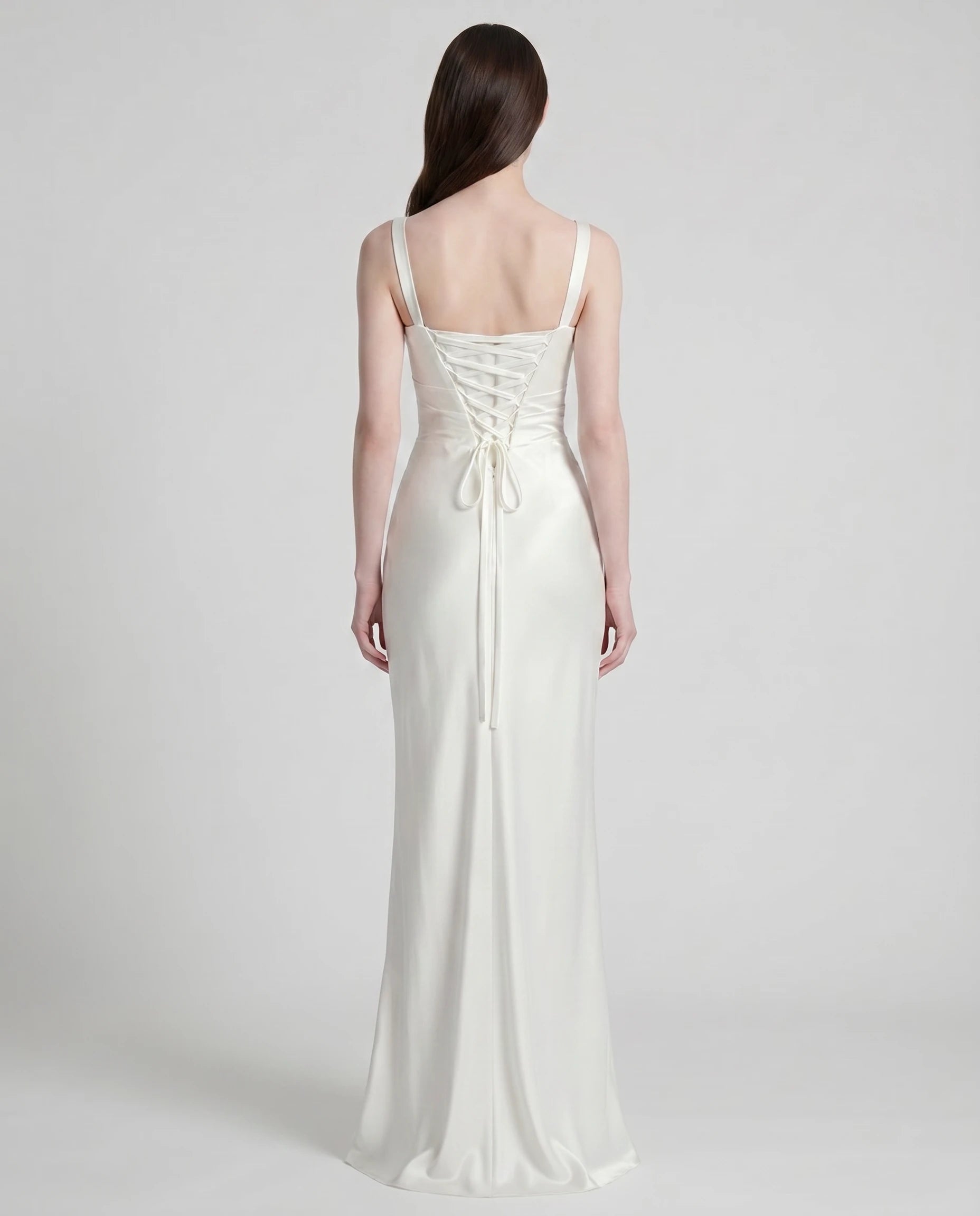 Robe longue en satin blanc - dos entier avec laçage