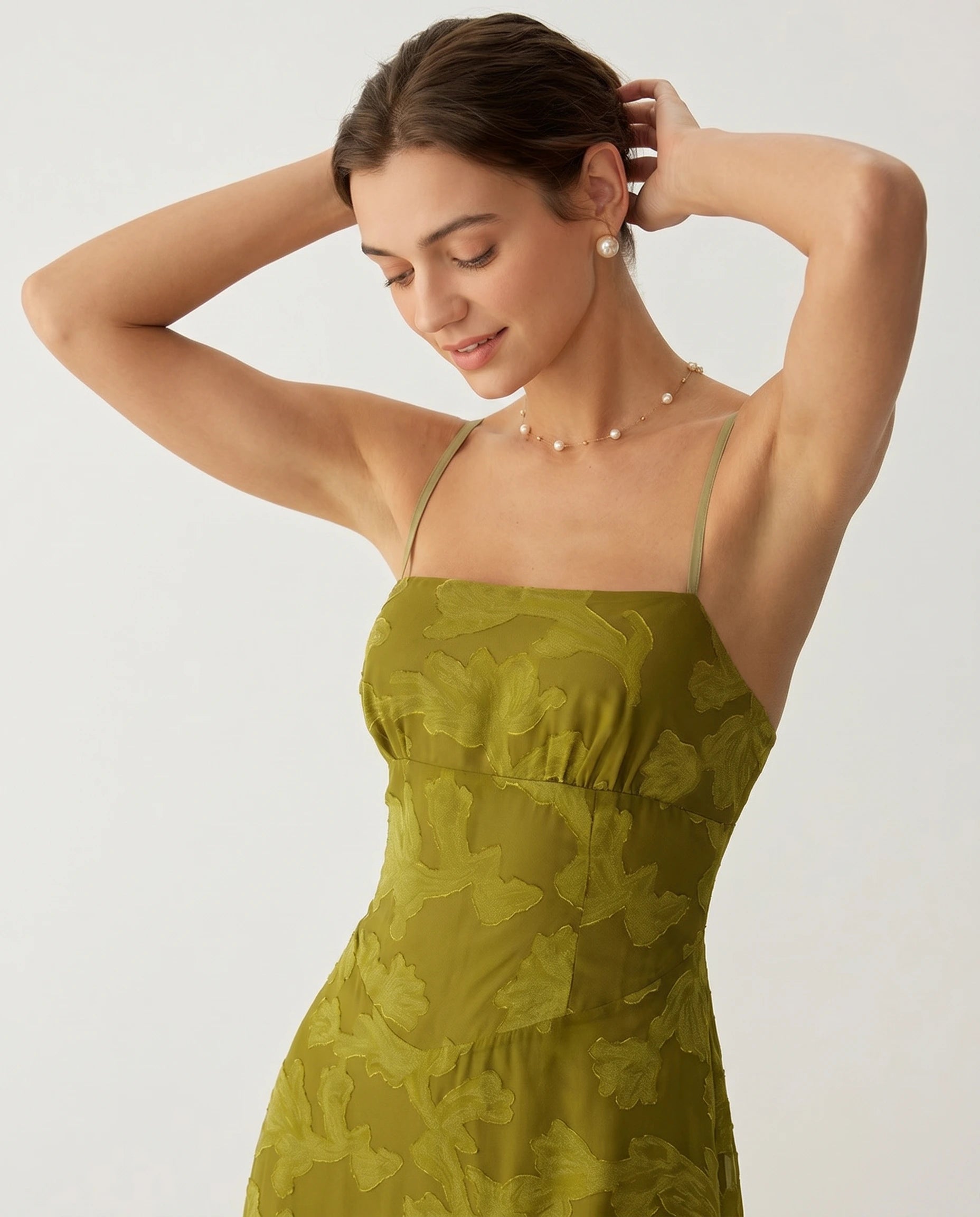 Robe longue vert olive jacquard fleuri Zolena, détail buste et bretelles