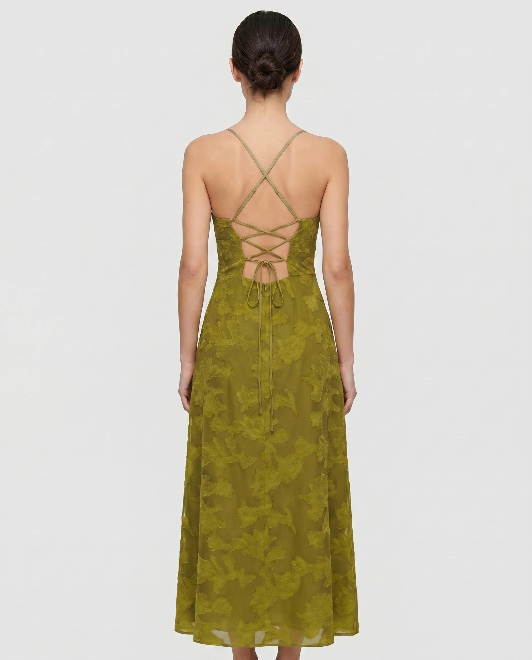 Robe longue dos nu vert olive Zolena, dos lacé et bretelles croisées
