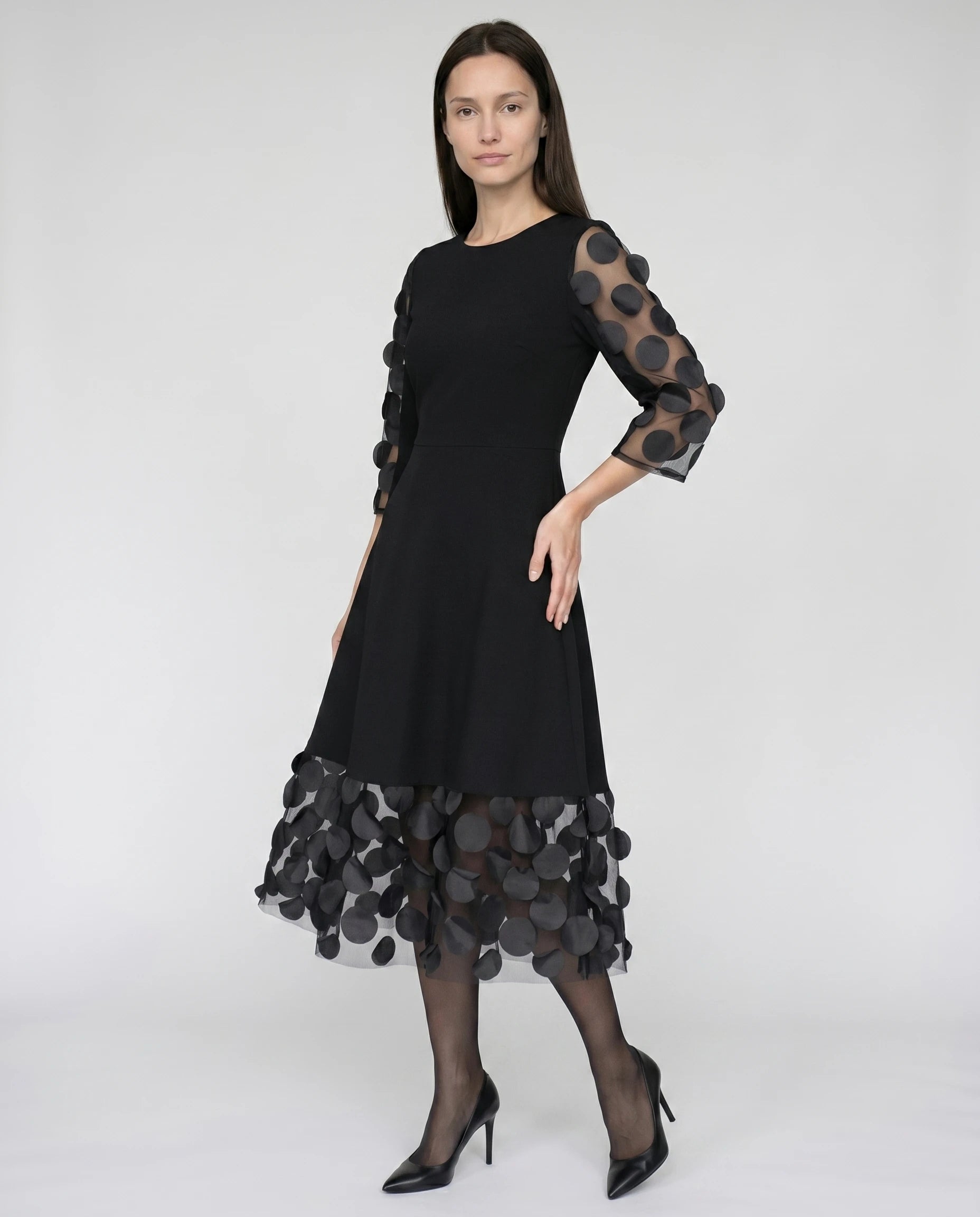 Robe midi à pois noir — Apolline — trois-quart studio