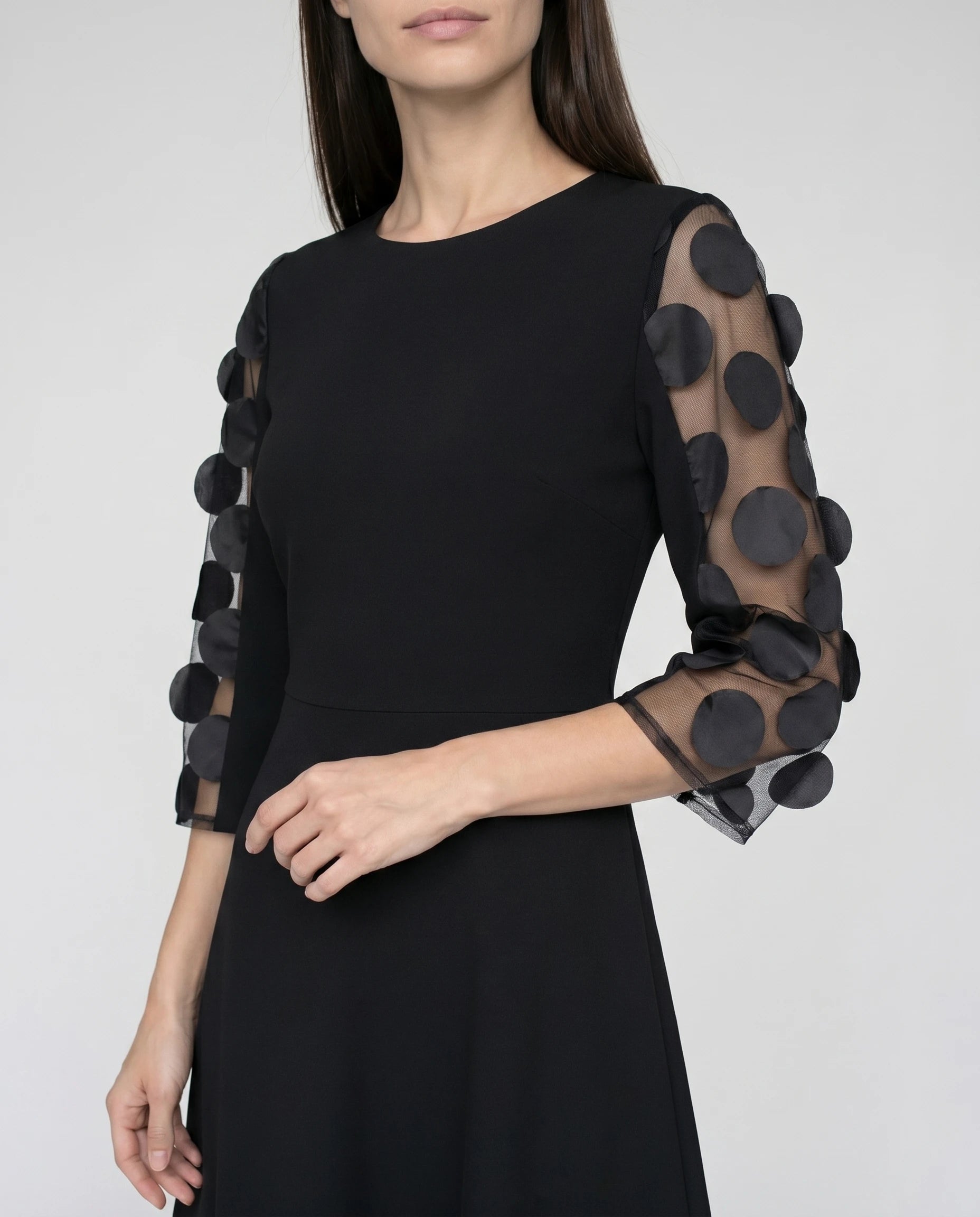 Robe midi à pois noir — Apolline — détail manches tulle à pois