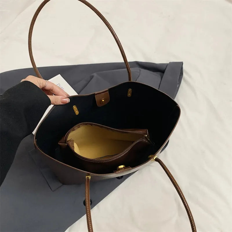 Sac à main cabas vintage avec sa pochette et son charms sucrerie assortie Inès