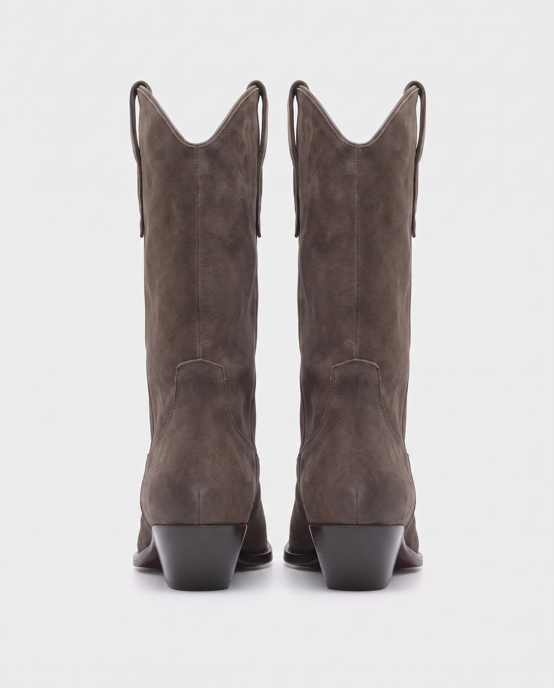 Bottes santiags mi-mollet en suédine Flavienne — Chocolat, paire vue de dos, coutures arrière et talons obliques