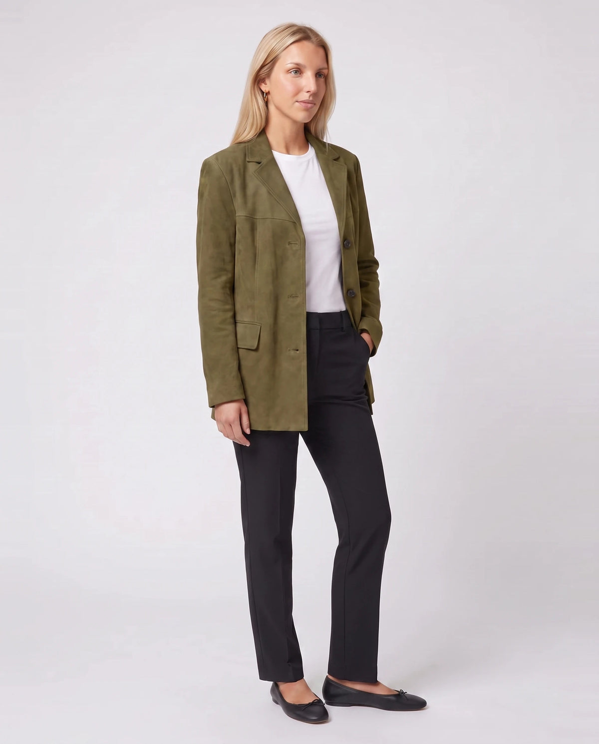 Blazerjacke aus Veloursimitat in Khaki Clothilde, Dreiviertelansicht im Studio