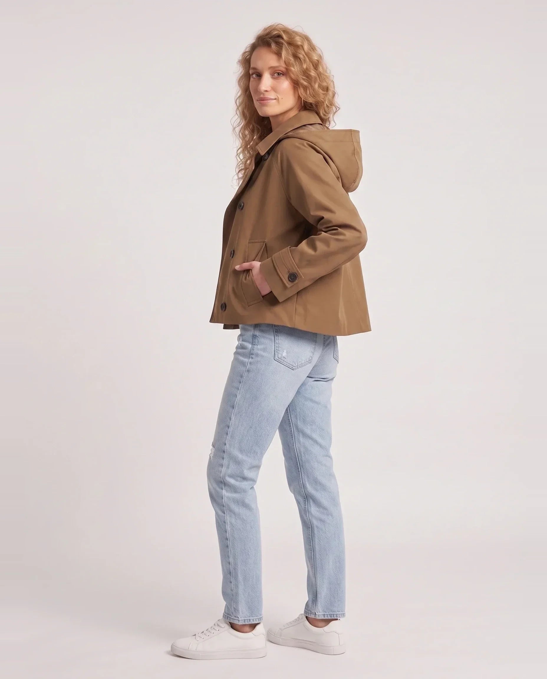 Veste à capuche brun Georgette, vue de trois quarts en studio