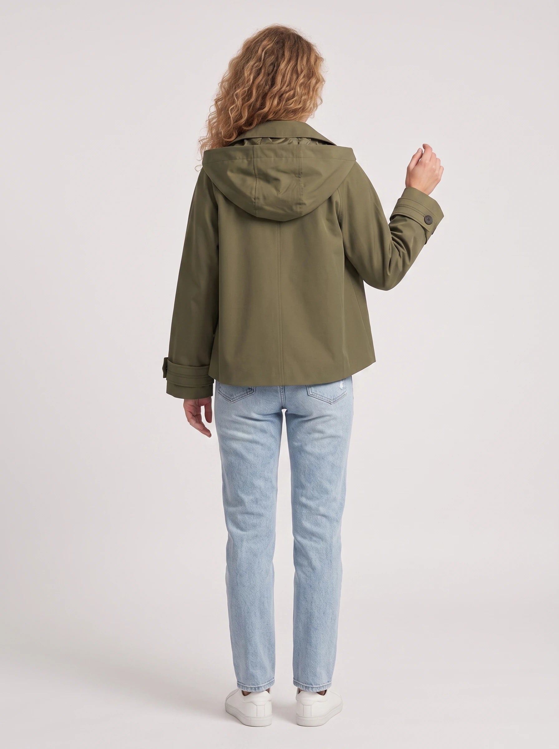 Veste à capuche vert armée Georgette, vue de dos en studio