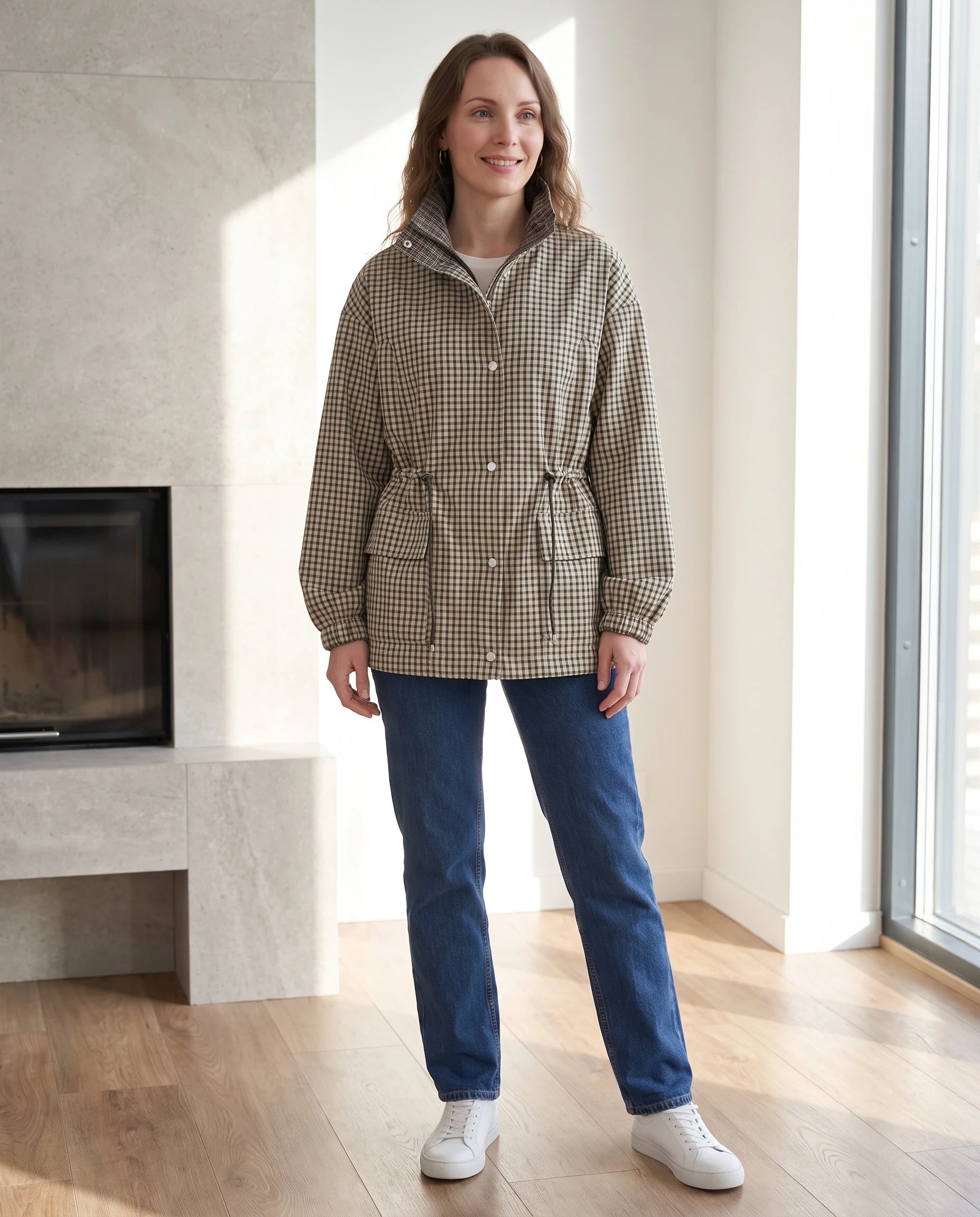 Veste col cheminée à carreaux Cléo — portée en intérieur lumineux — coloris carreaux
