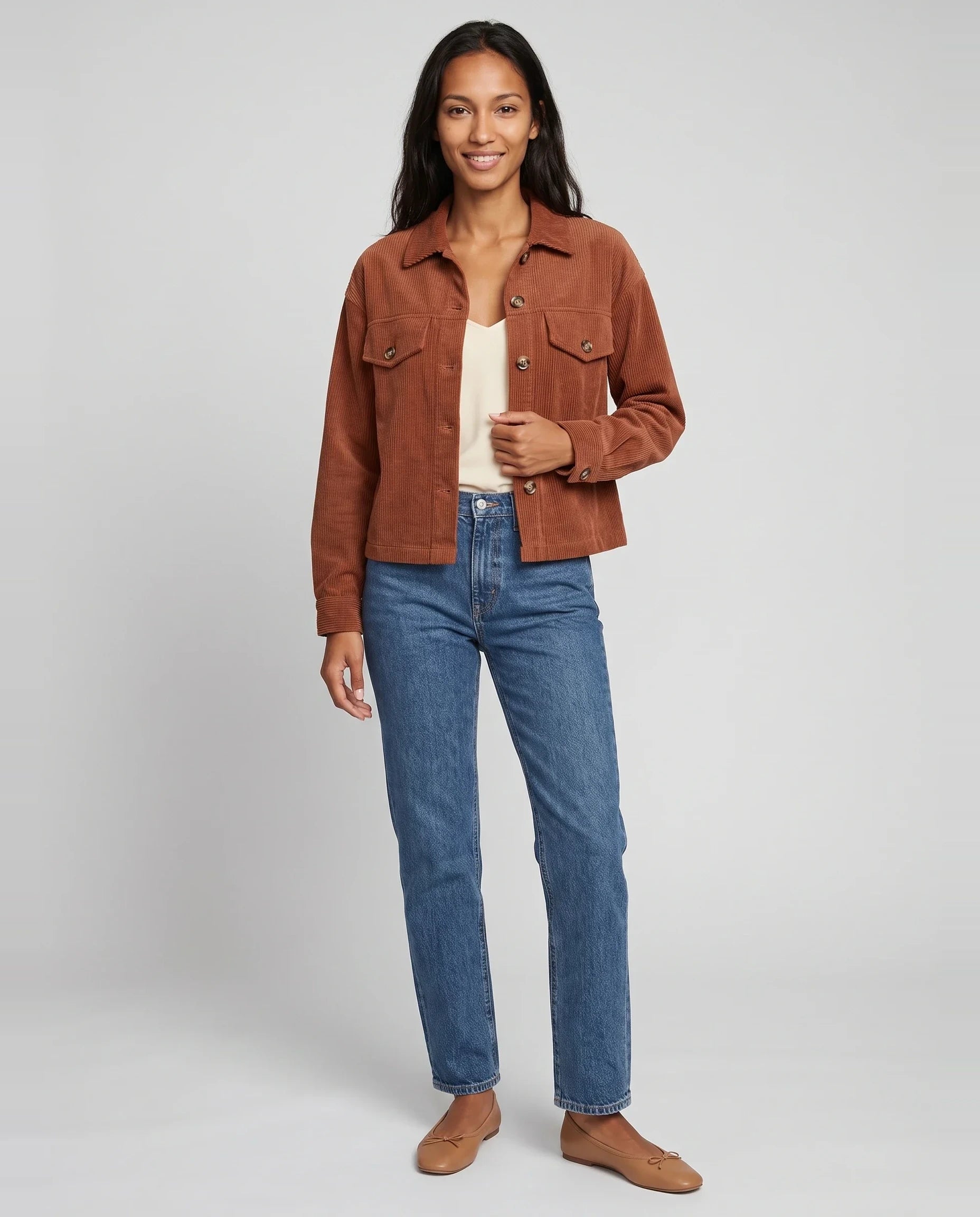 Veste chemise courte en velours côtelé terracotta Josette, vue de face en studio
