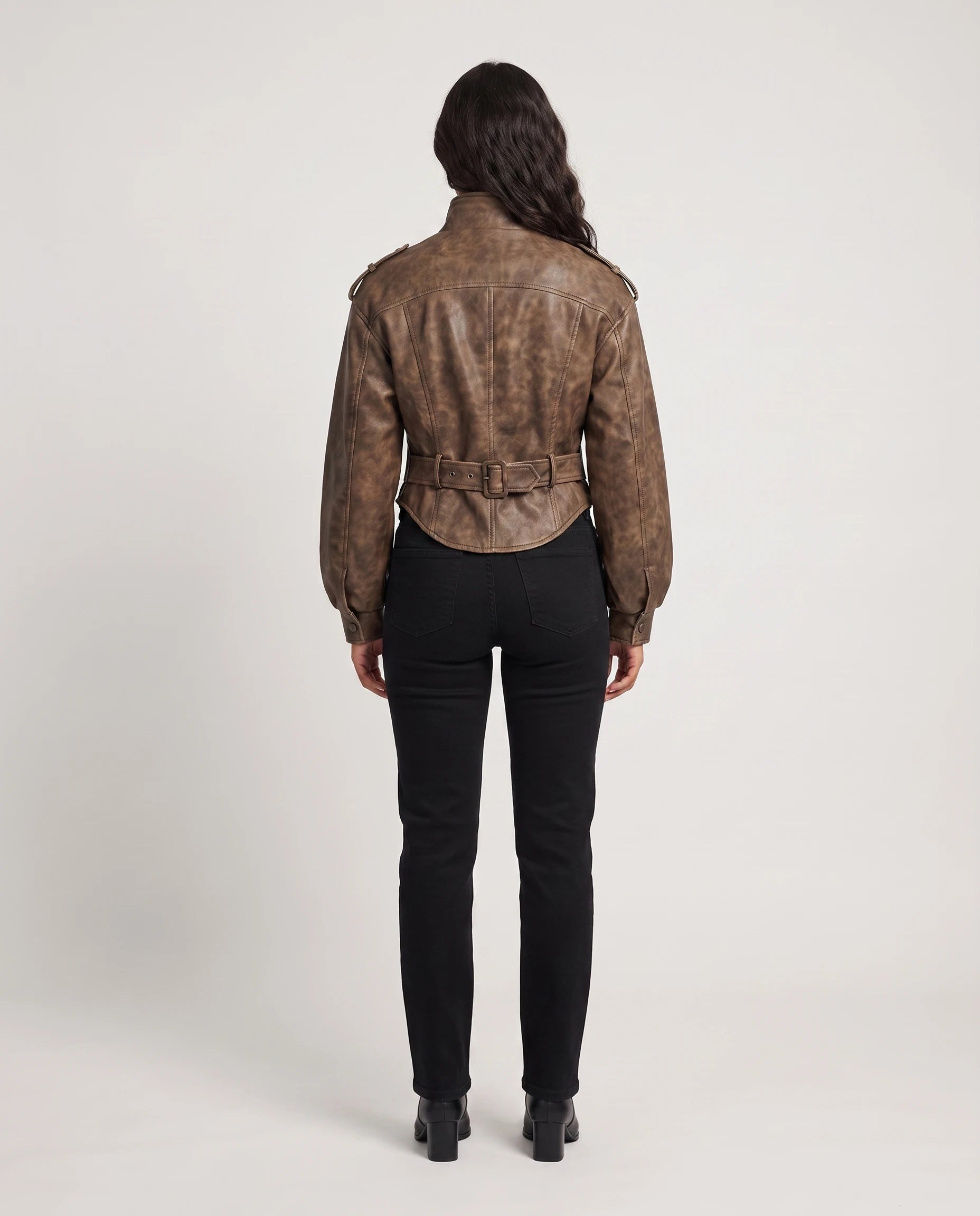 Veste corset en simili marron Fauve, vue de dos avec patte à boucle