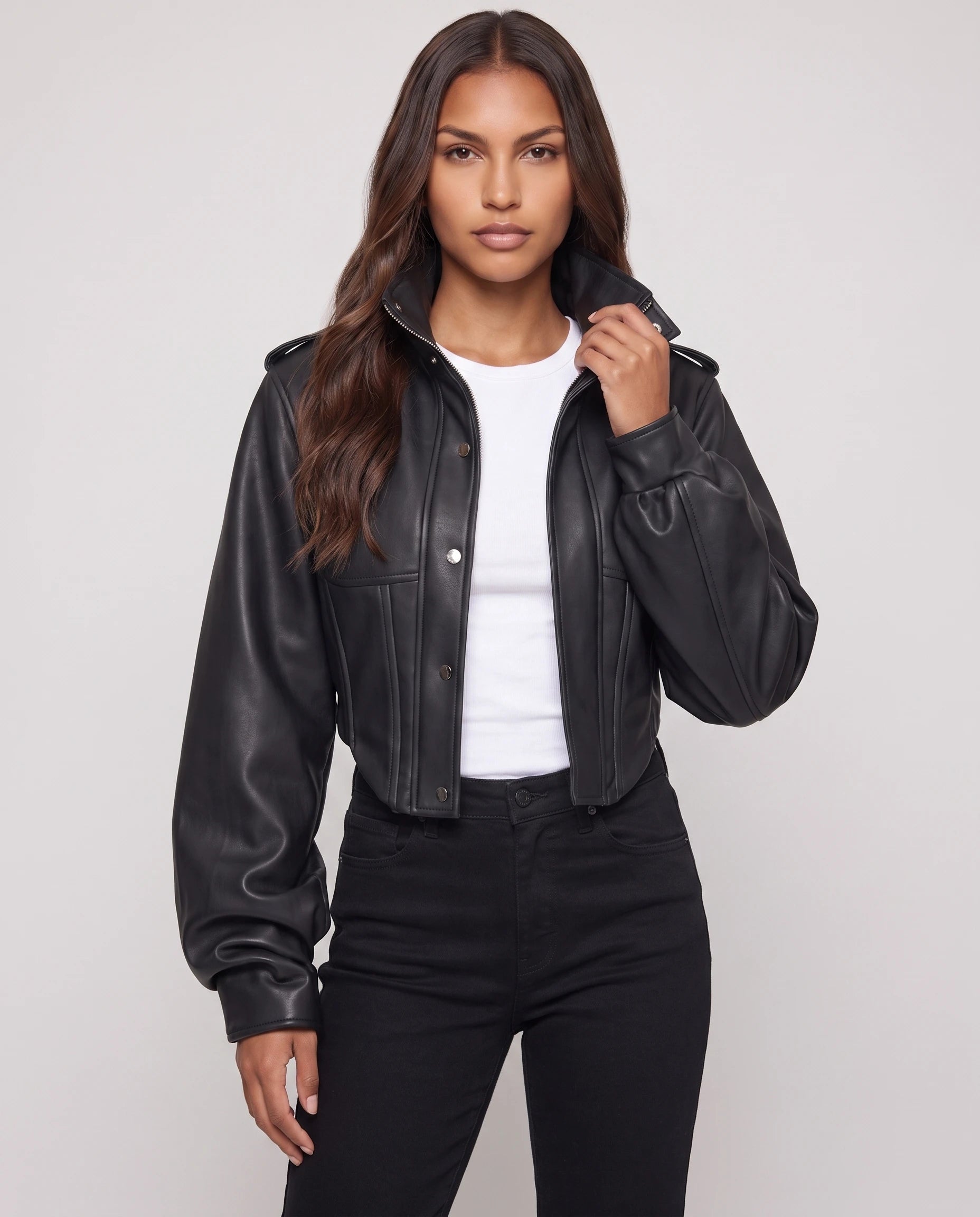 Veste corset en simili noir Fauve, plan rapproché buste en studio