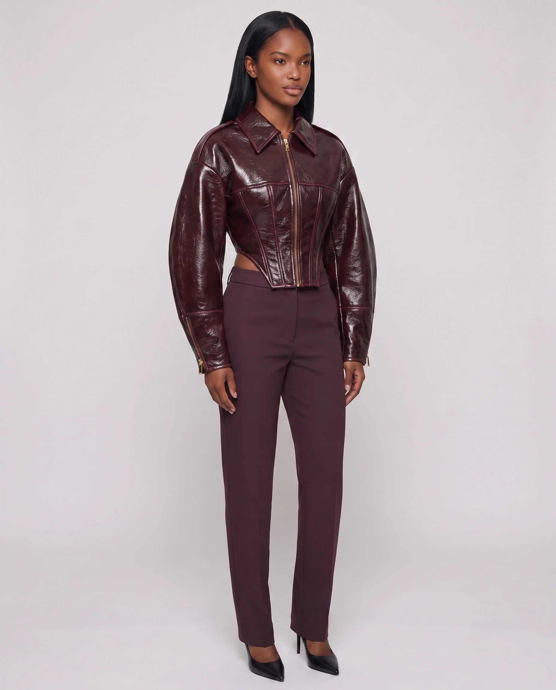 Veste corset zippée en simili verni bordeaux Carmen, vue de face en studio
