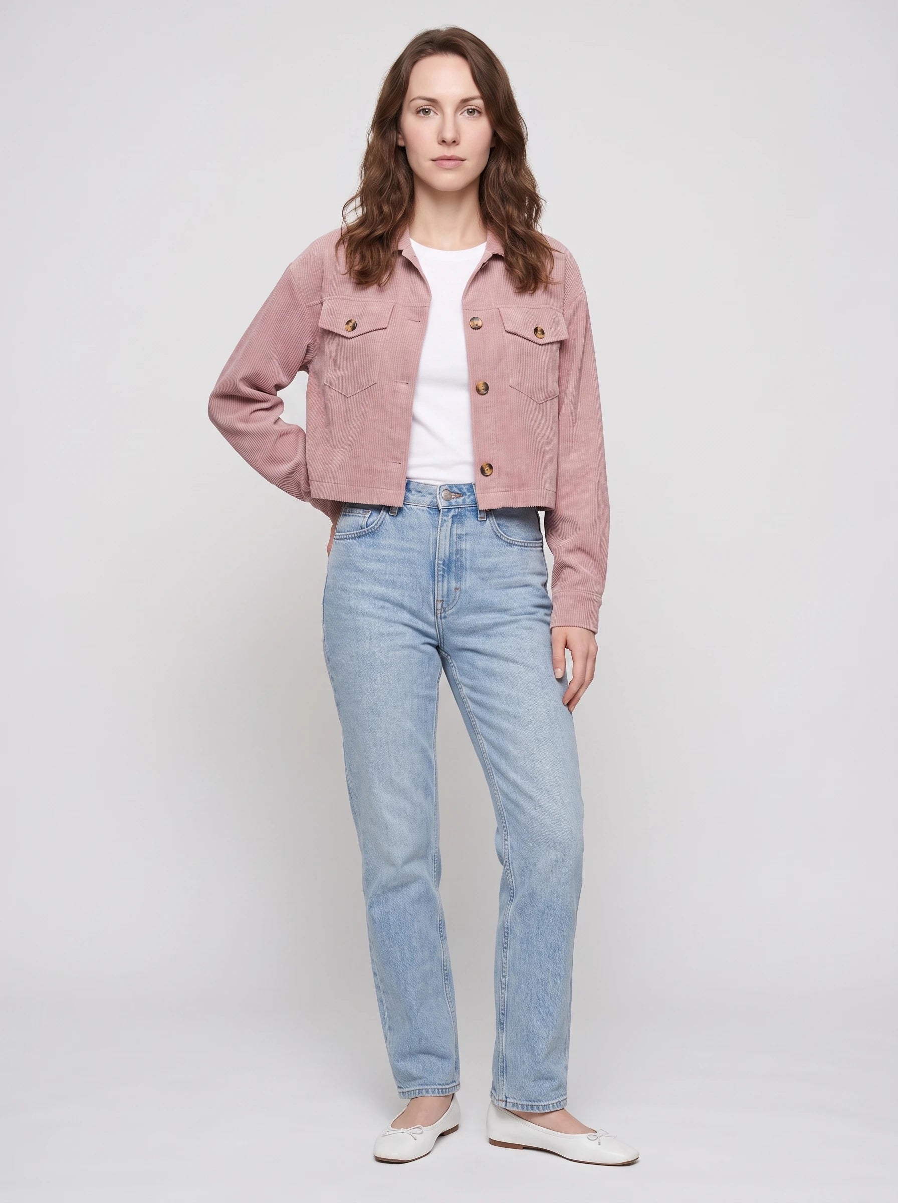 Veste courte en velours côtelé rose poudré Simone, vue de face en studio